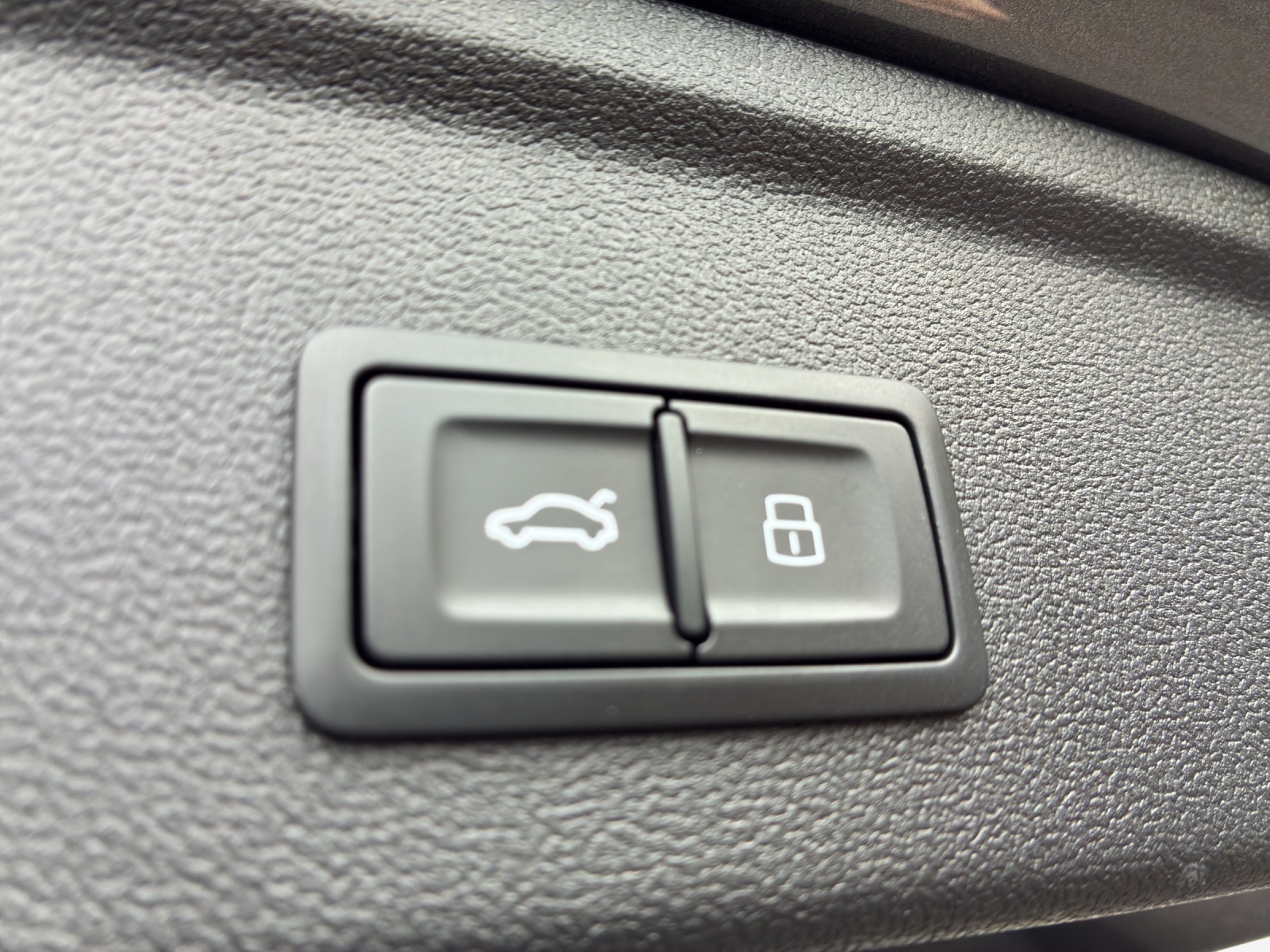 AUDI A3 Sportback TFSI 150 kW quattro S line S tronic-image-13