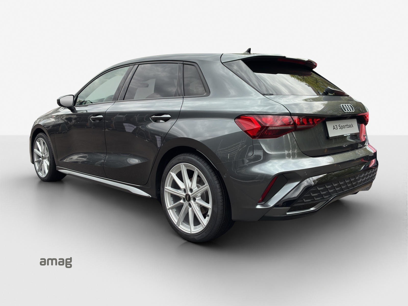 AUDI A3 Sportback TFSI 150 kW quattro S line S tronic-image-2