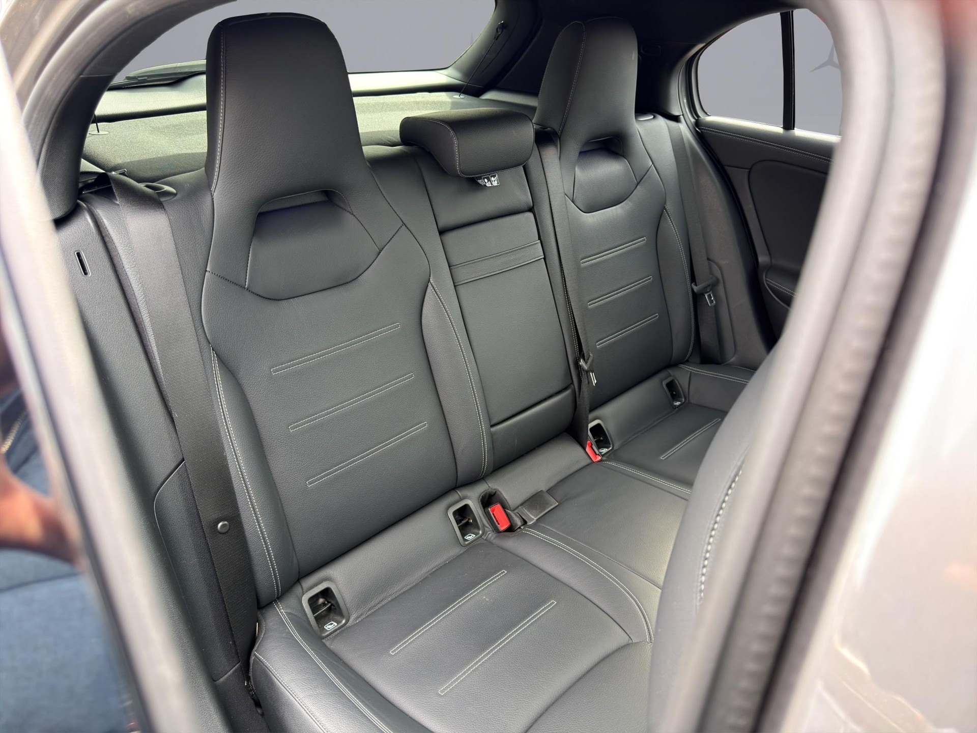 MERCEDES-BENZ A 250 AMG Line 4m-image-16