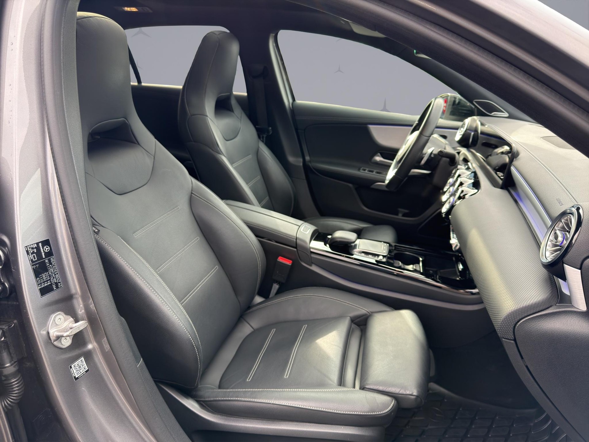 MERCEDES-BENZ A 250 AMG Line 4m-image-15