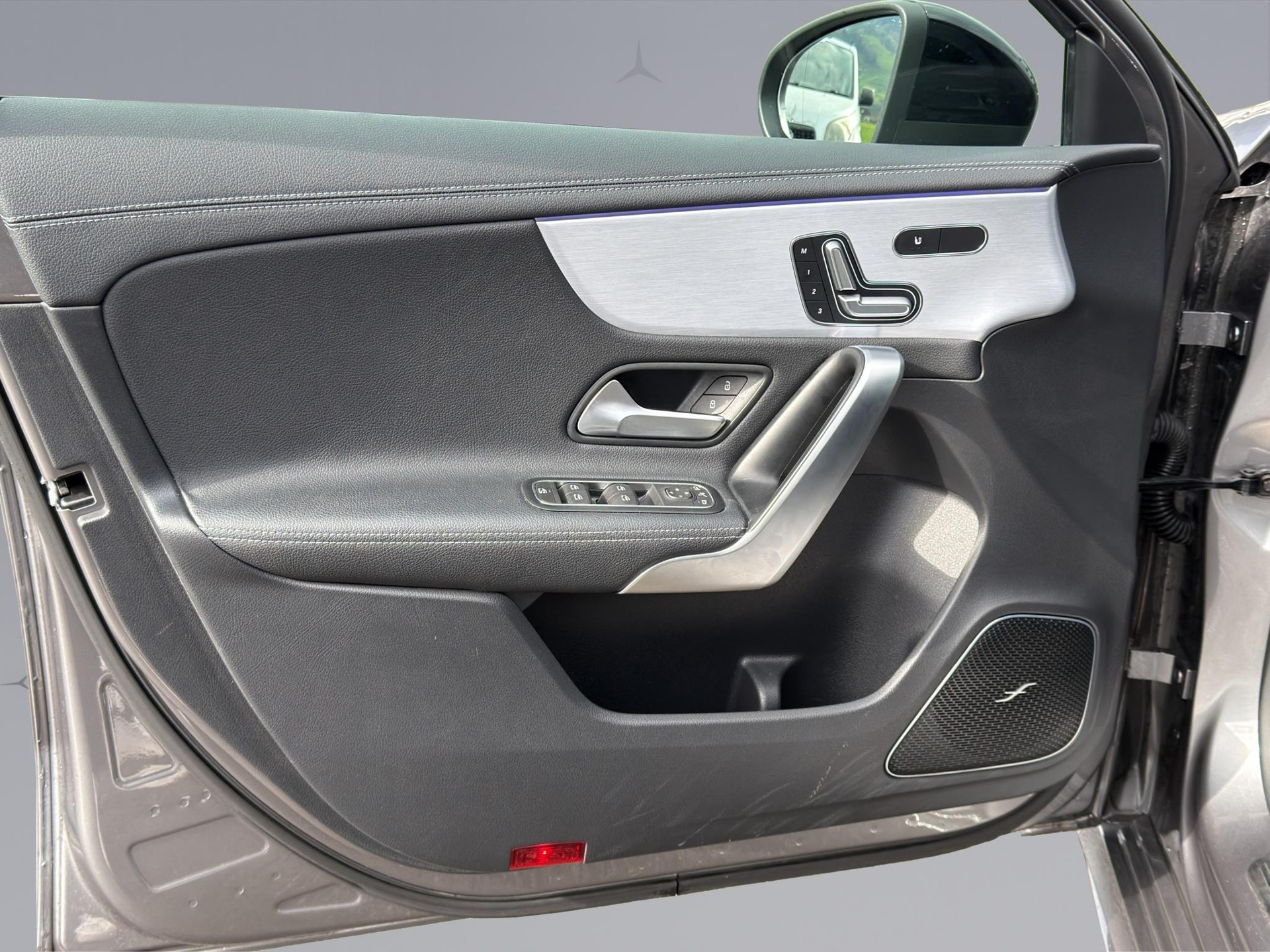MERCEDES-BENZ A 250 AMG Line 4m-image-14