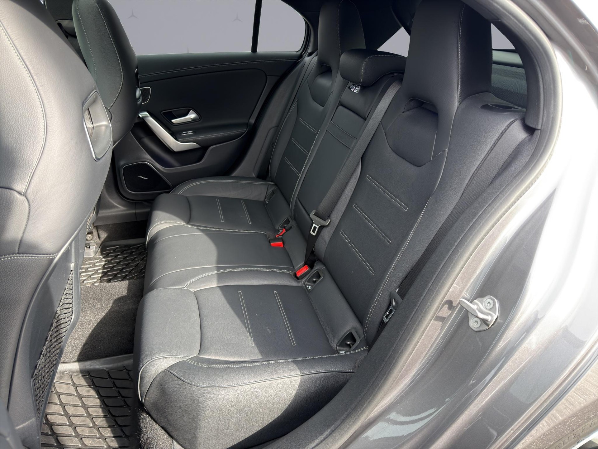 MERCEDES-BENZ A 250 AMG Line 4m-image-9