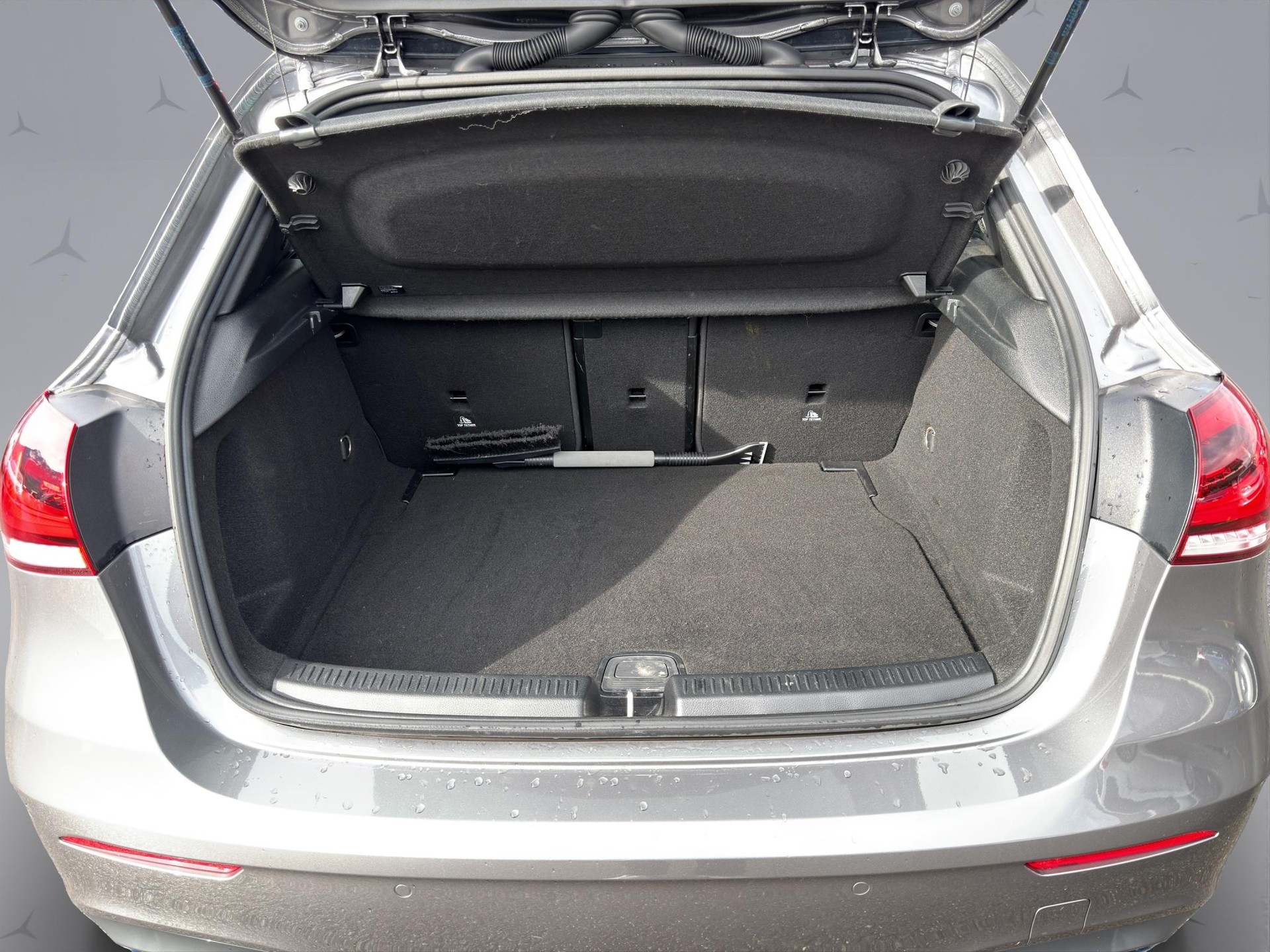 MERCEDES-BENZ A 250 AMG Line 4m-image-17