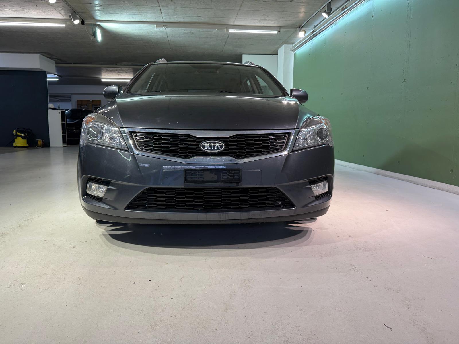 KIA Cee'd Sporty Wagon 1.6 16V Style Automatic-image-0