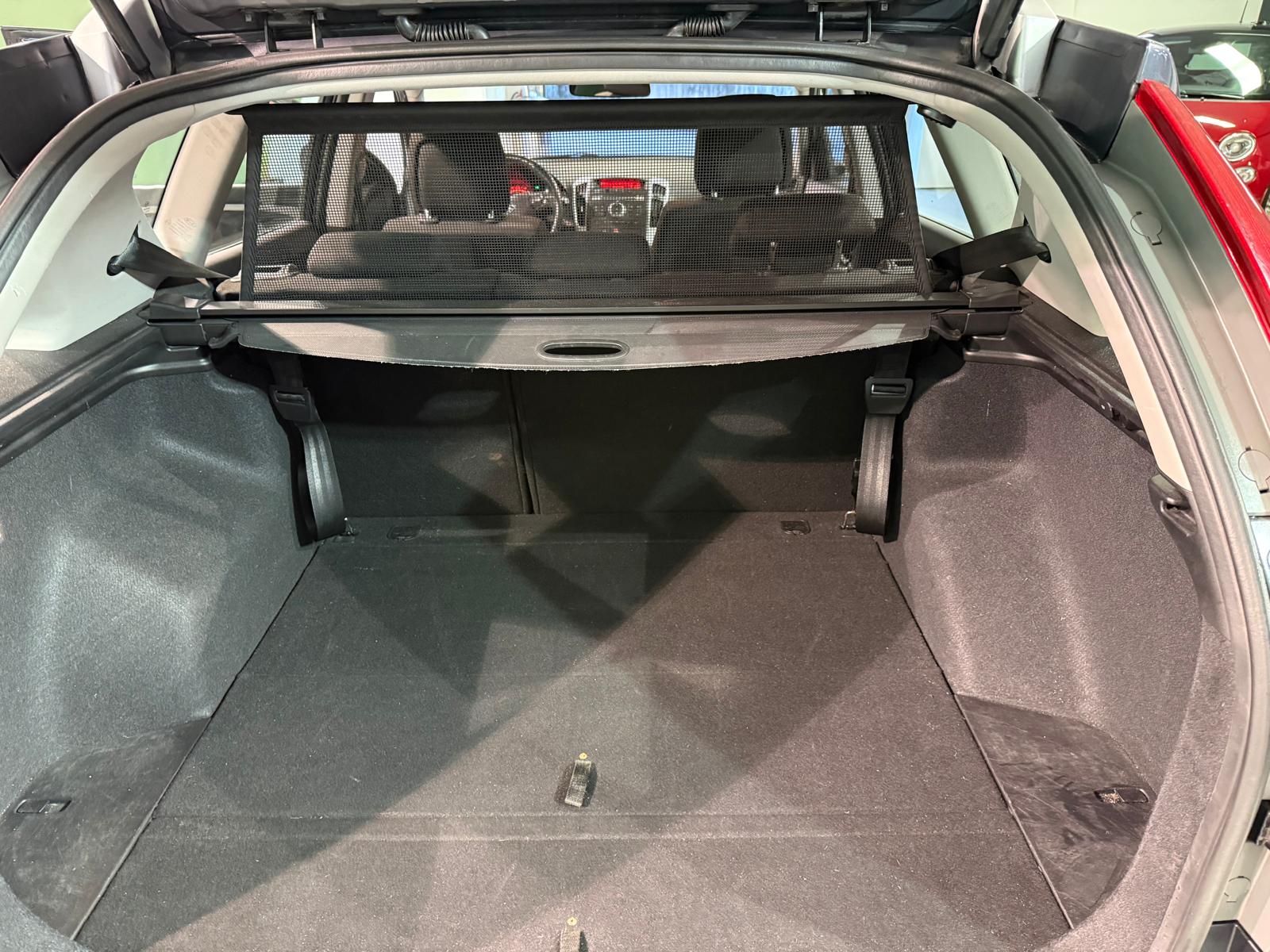 KIA Cee'd Sporty Wagon 1.6 16V Style Automatic-image-8