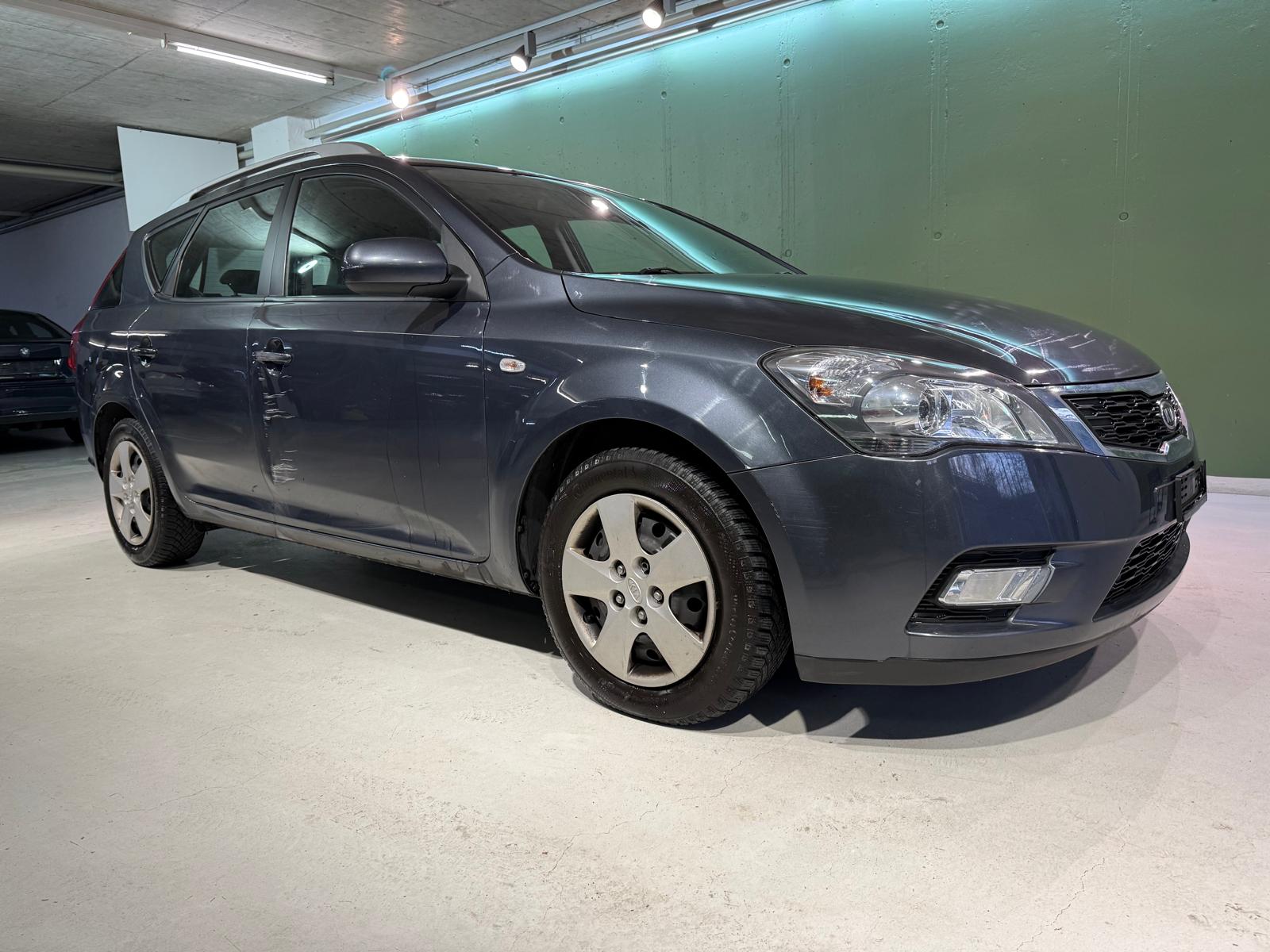 KIA Cee'd Sporty Wagon 1.6 16V Style Automatic-image-1