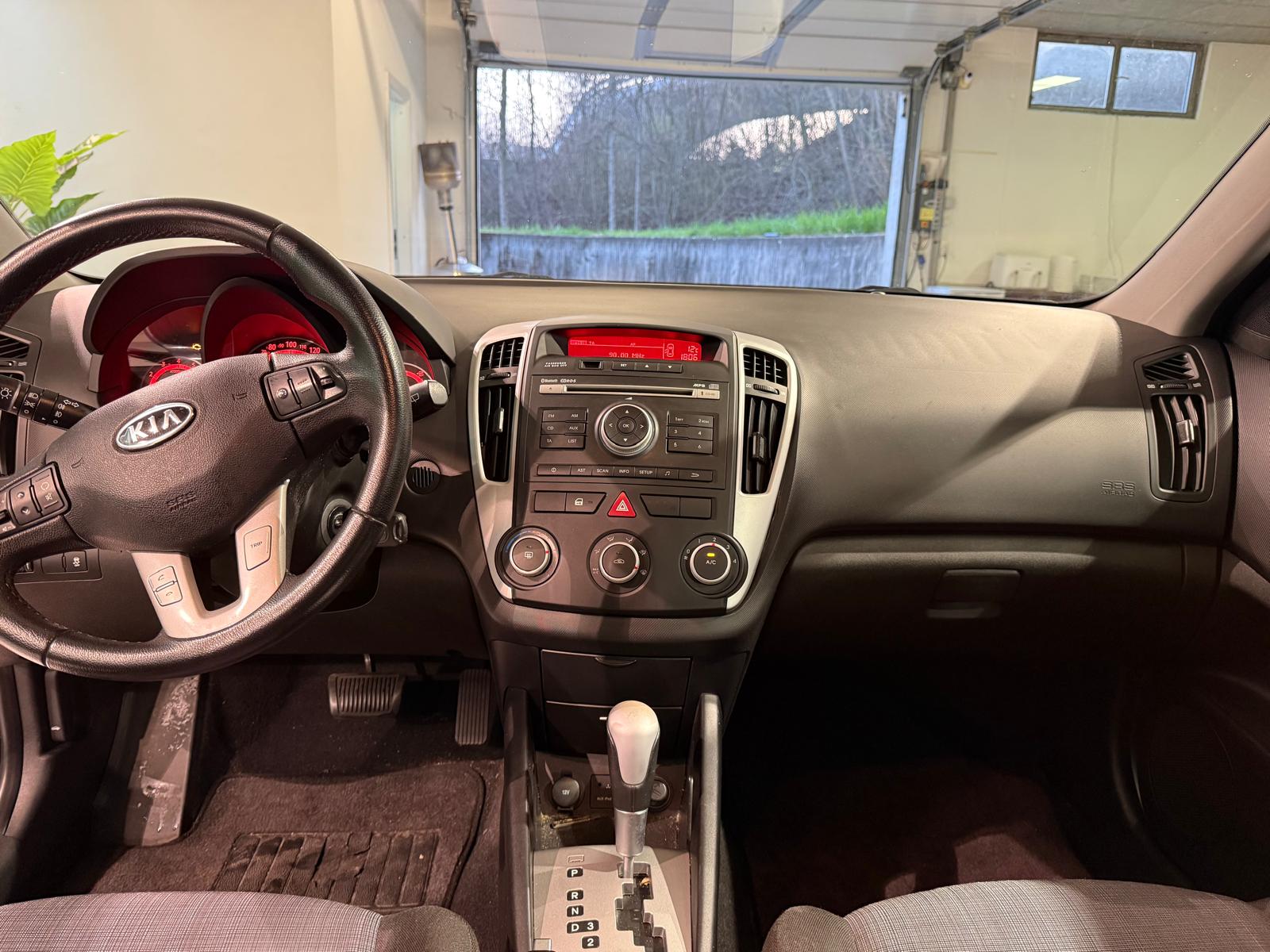 KIA Cee'd Sporty Wagon 1.6 16V Style Automatic-image-4