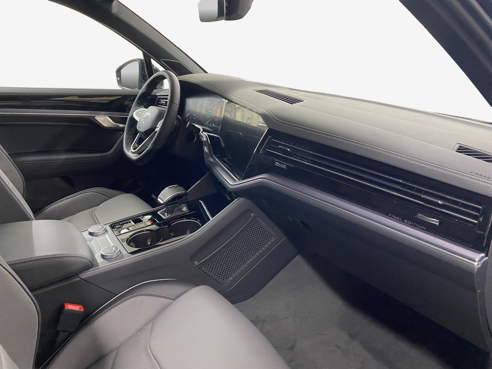 VW Touareg 3.0 TDI R-Line Tiptronic-image-13
