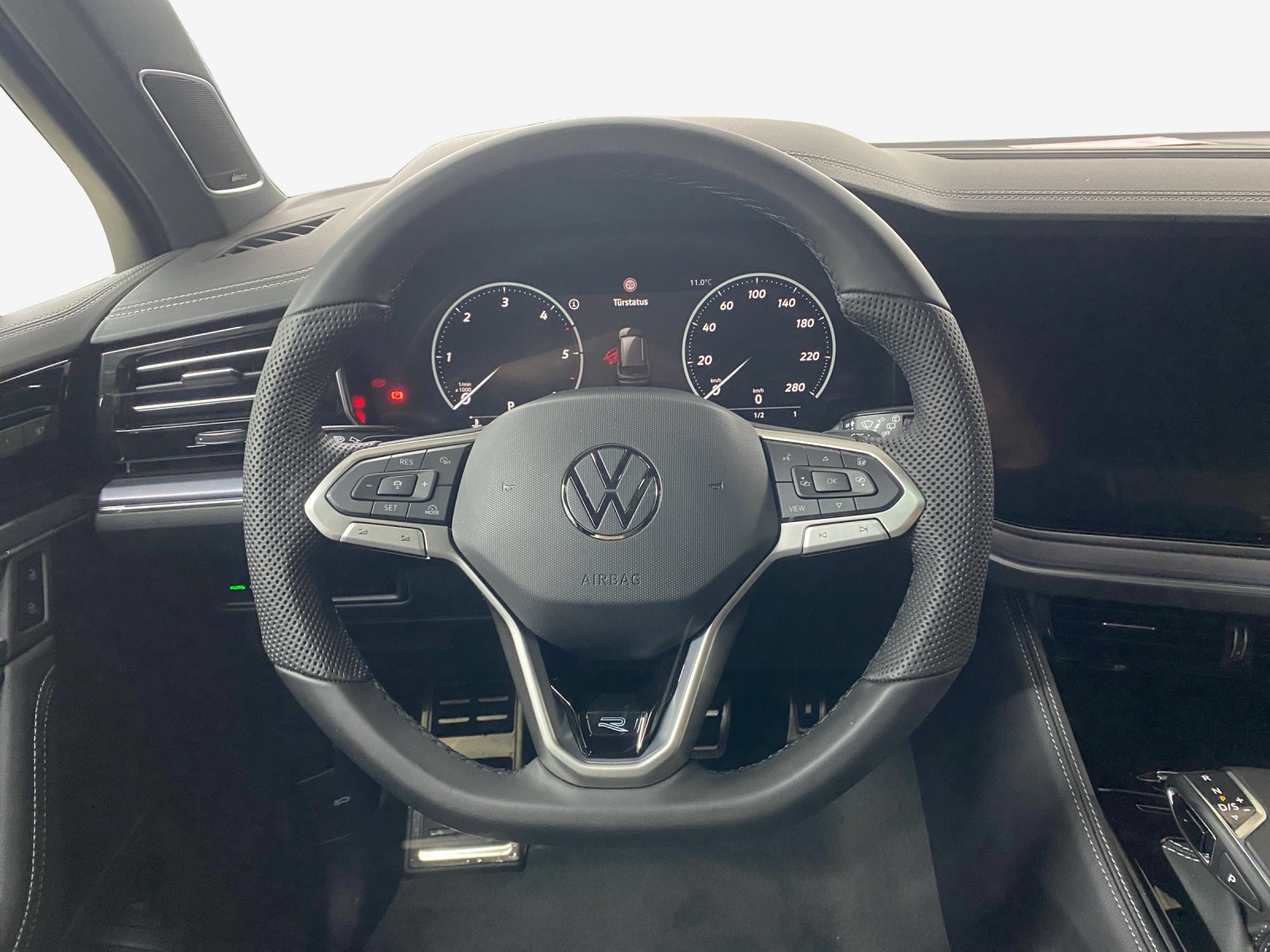 VW Touareg 3.0 TDI R-Line Tiptronic-image-9