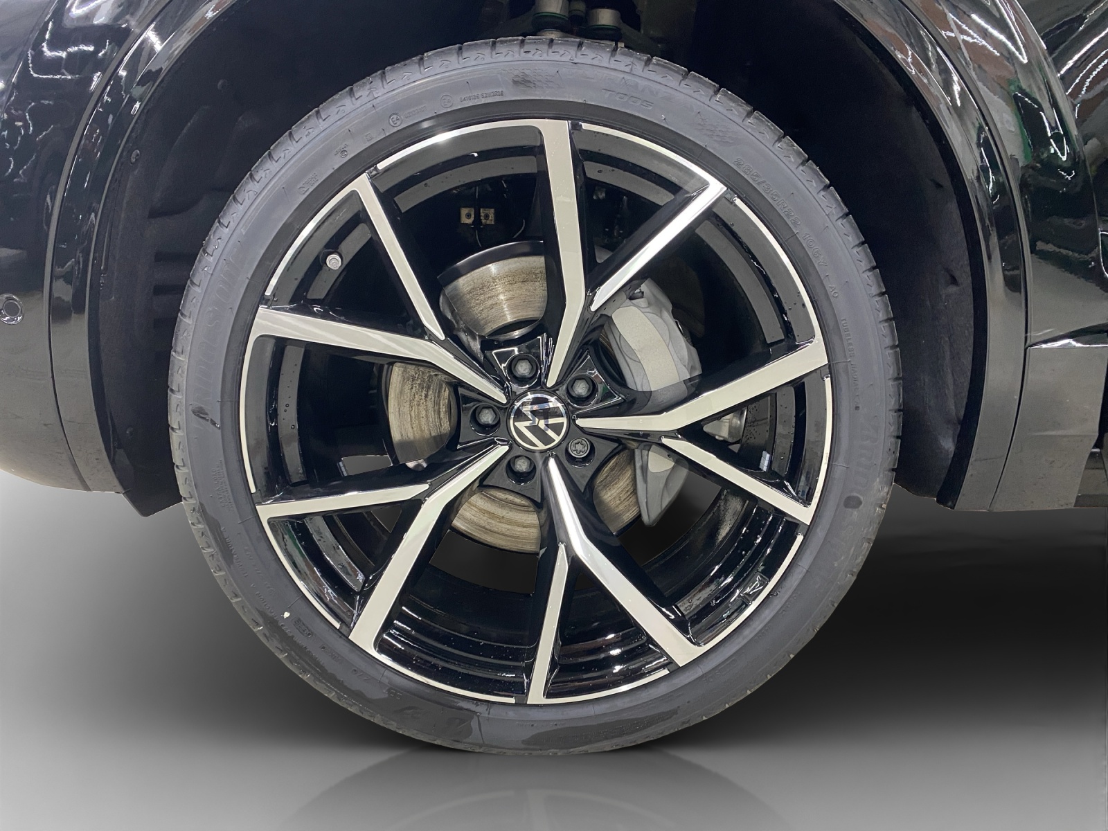 VW Touareg 3.0 TDI R-Line Tiptronic-image-15