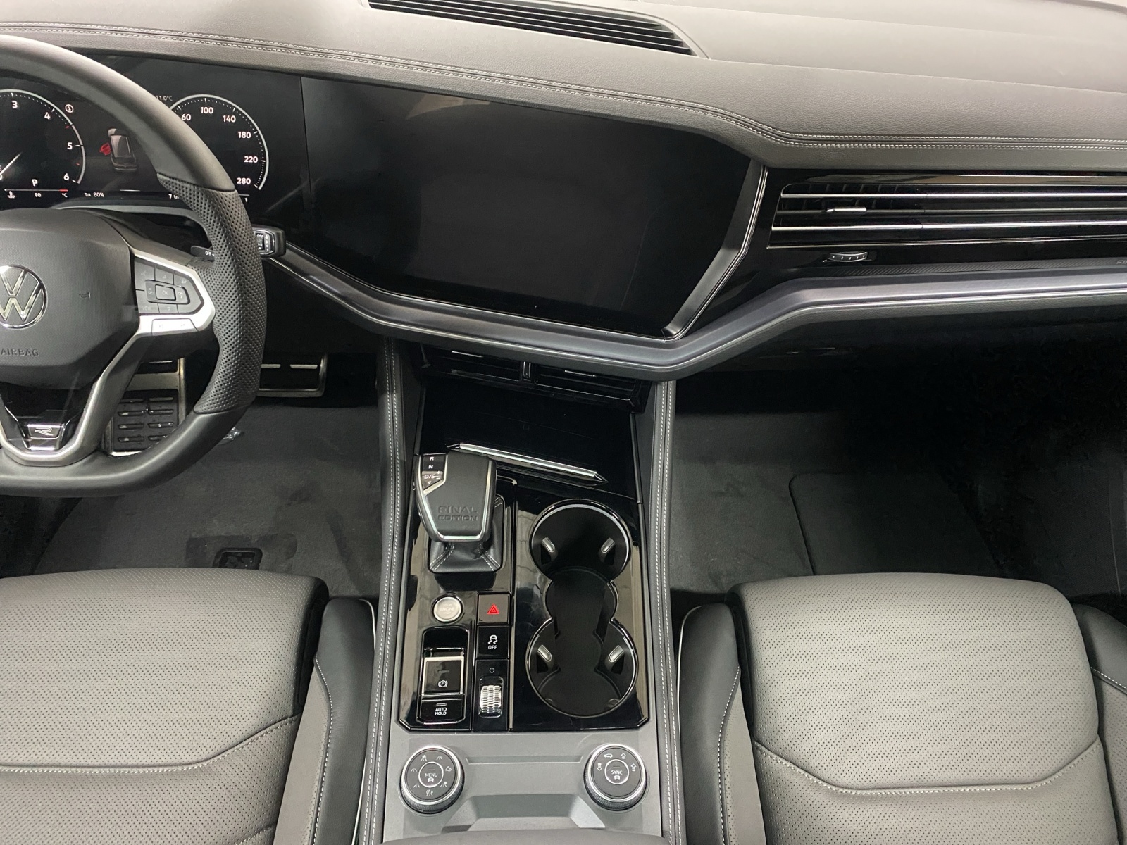 VW Touareg 3.0 TDI R-Line Tiptronic-image-10