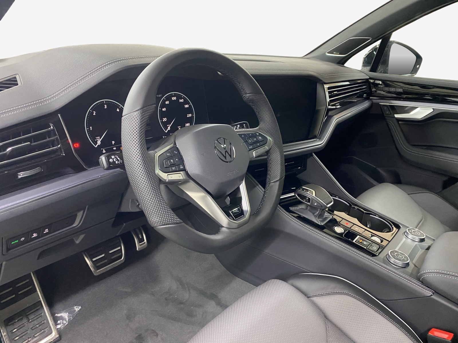 VW Touareg 3.0 TDI R-Line Tiptronic-image-14