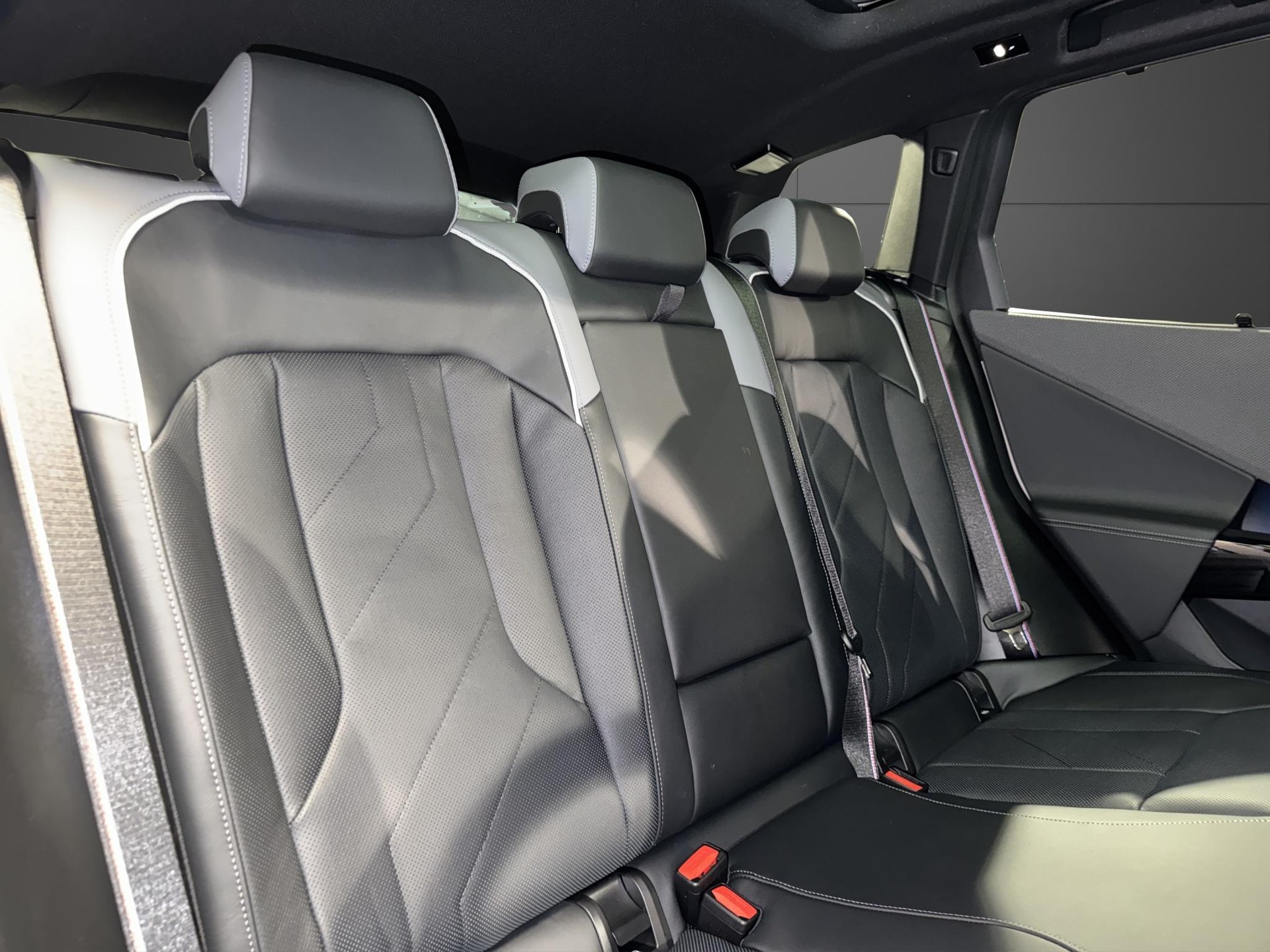 BMW X3 M50i-image-16