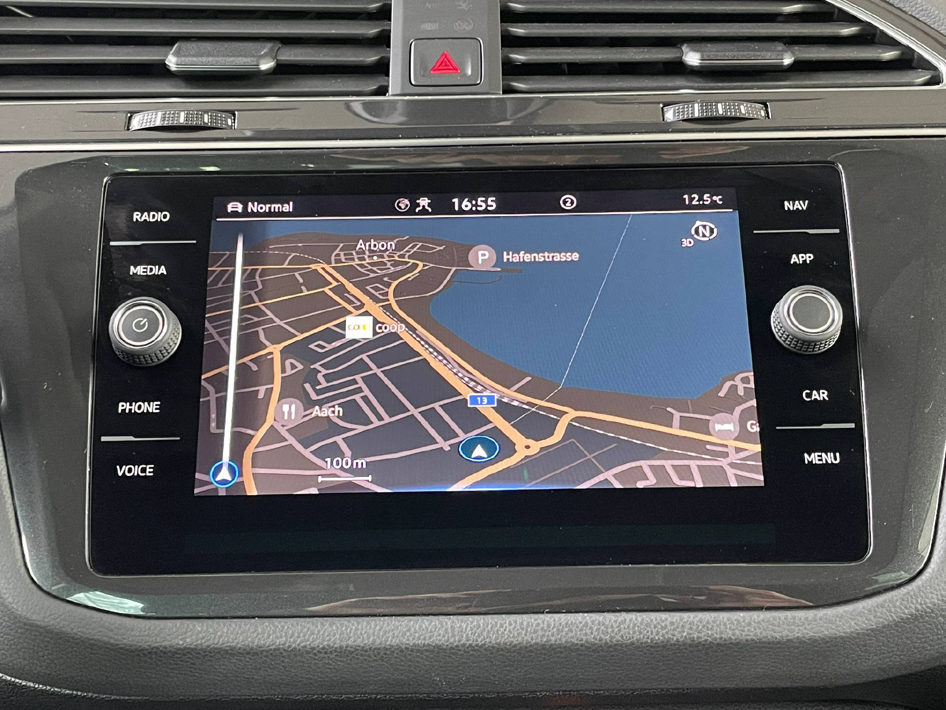 VW Tiguan 2.0 TDI SCR Life DSG-image-13