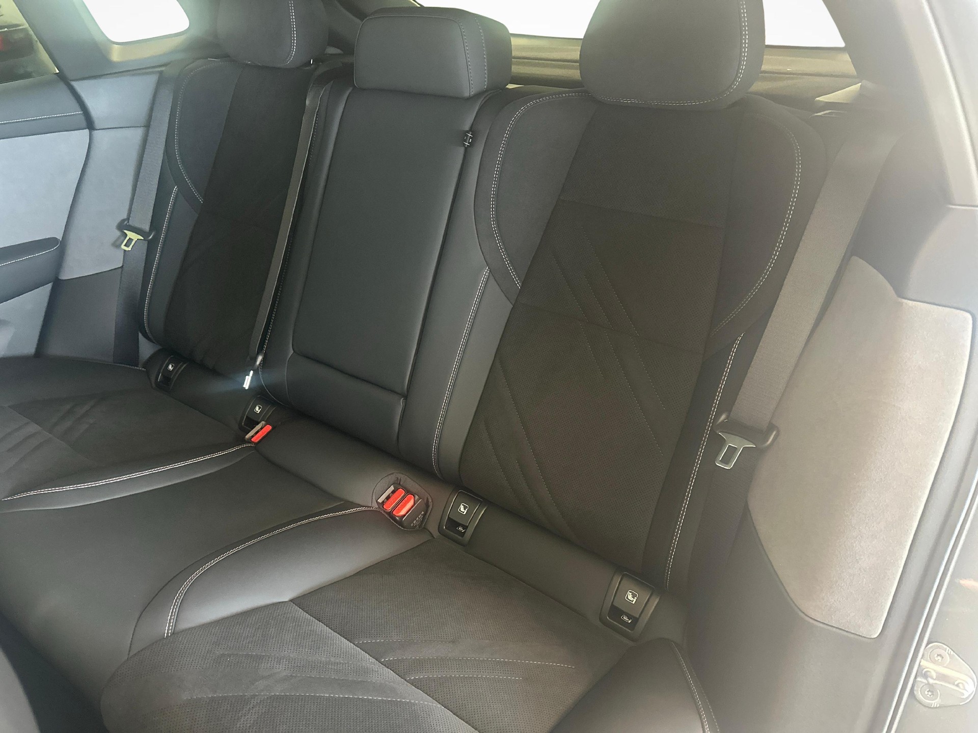 ZEEKR 001 Performance AWD-image-10