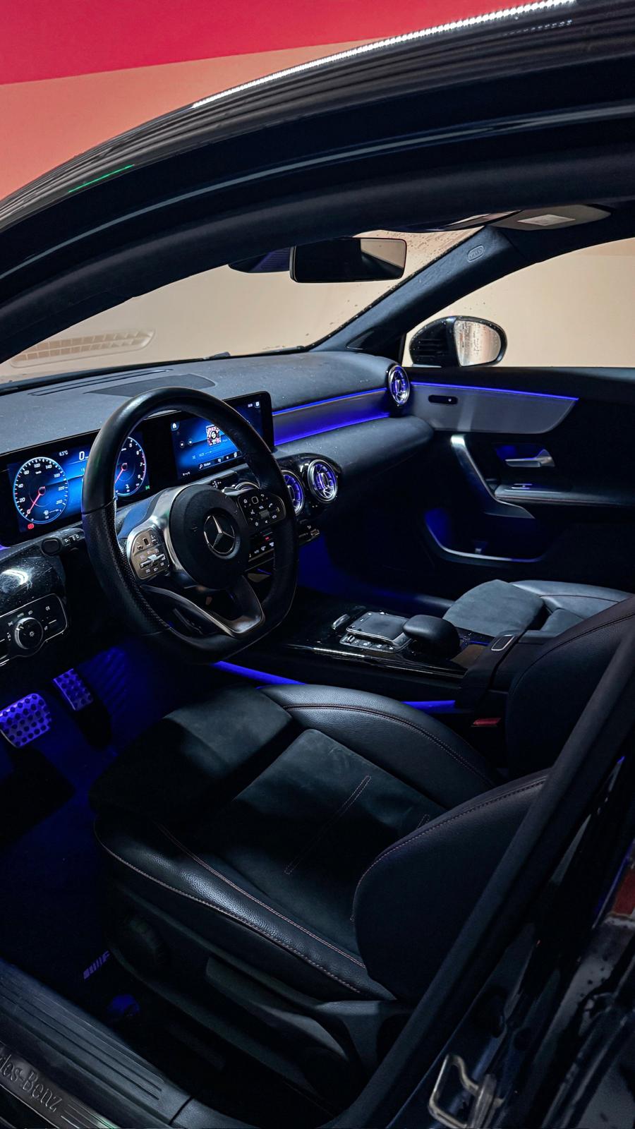 MERCEDES-BENZ A 200 AMG Line 7G-DCT-image-4