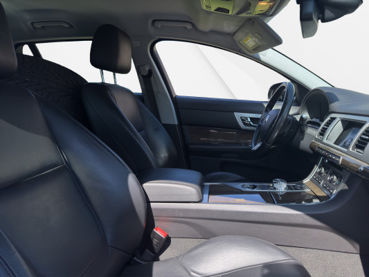 JAGUAR XF 3.0d V6 Portfolio-image-6