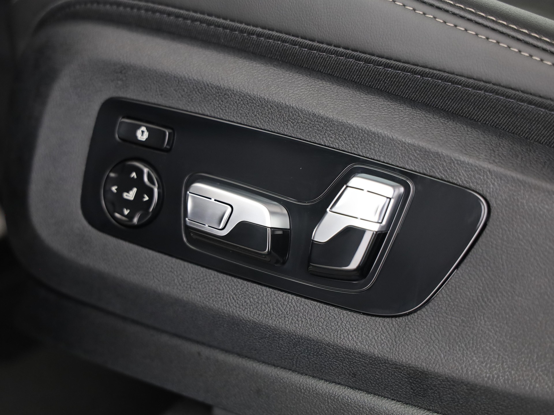 BMW X5 M60i xDrive-image-13