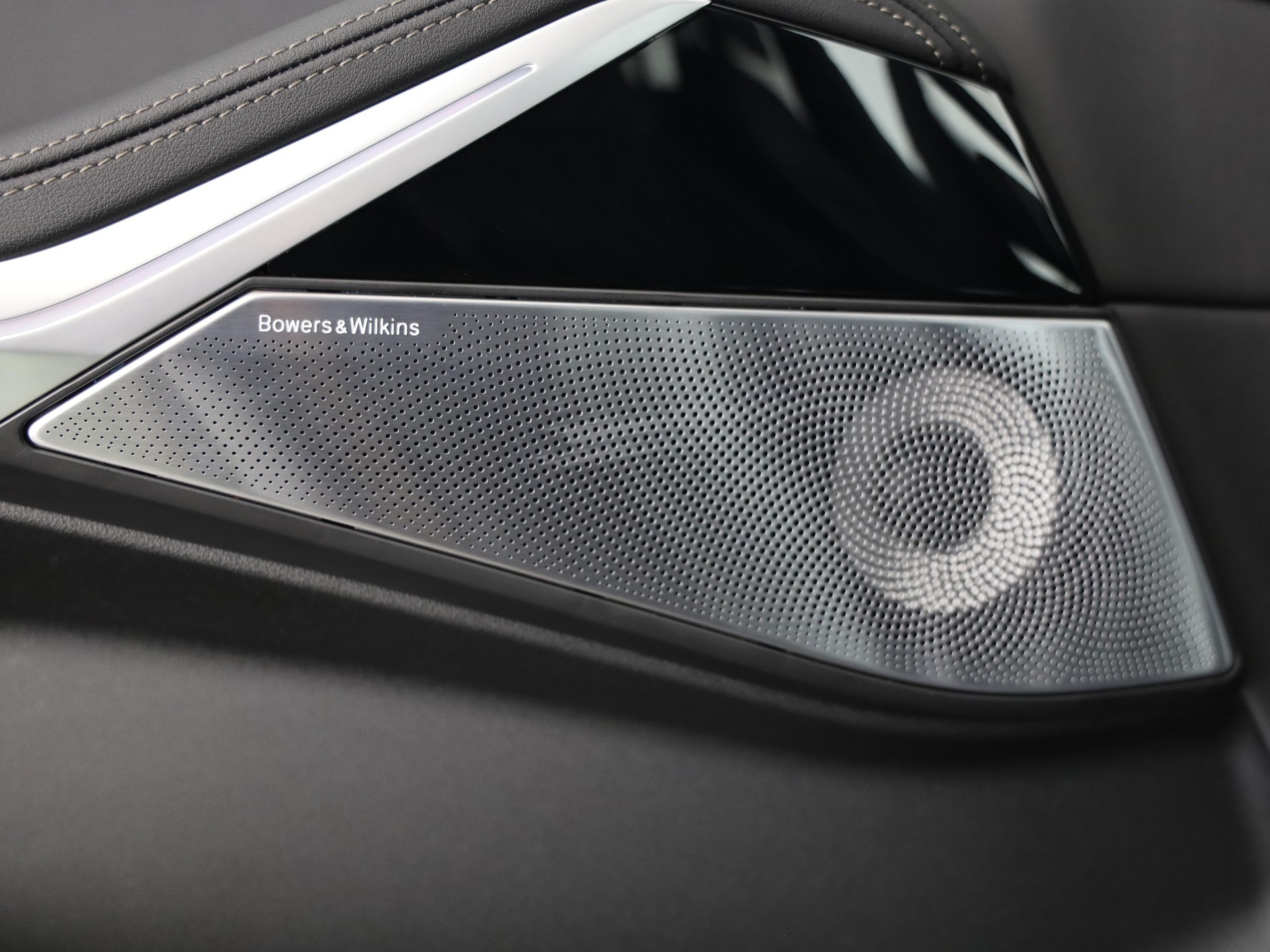 BMW X5 M60i xDrive-image-12