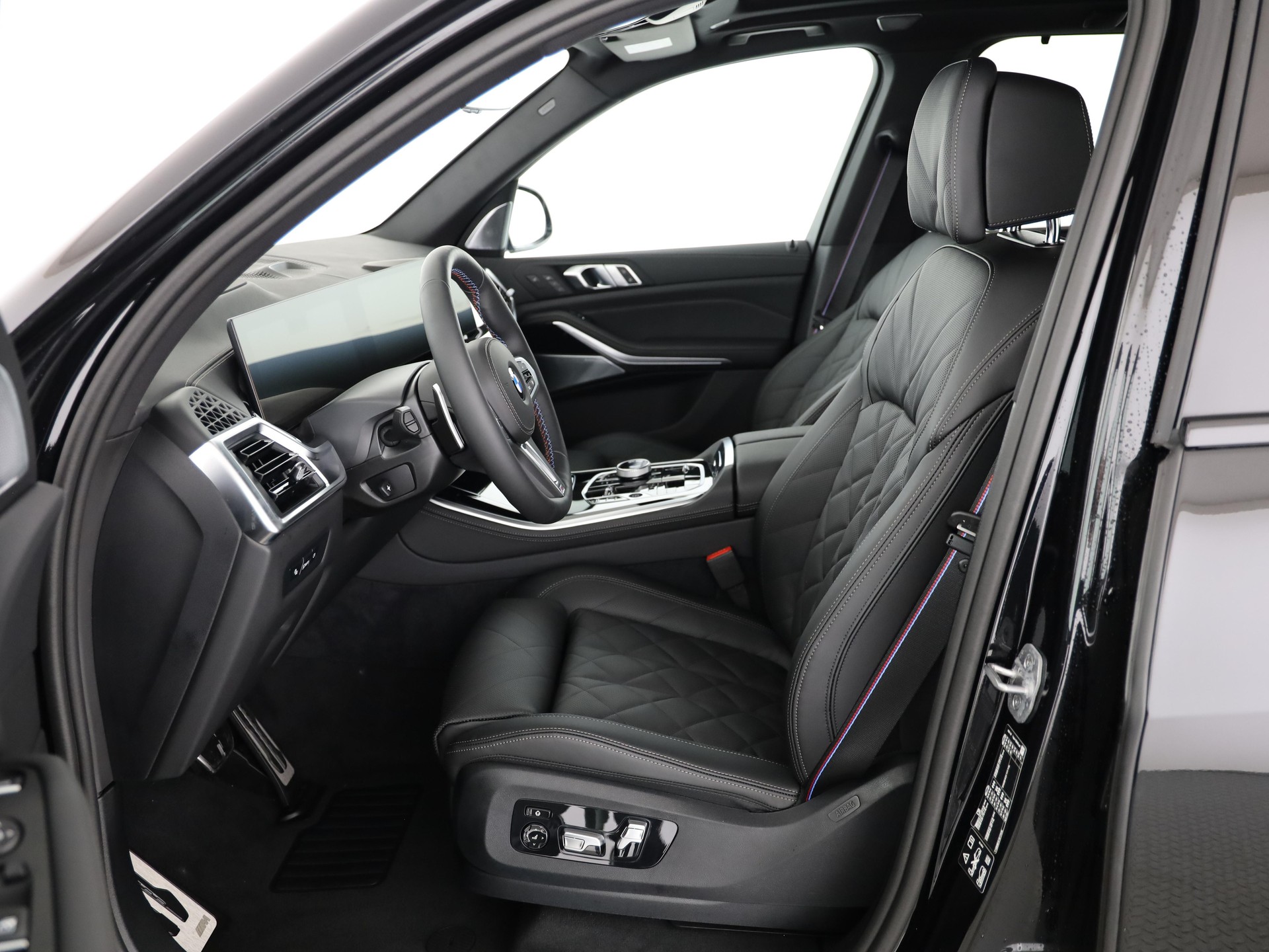 BMW X5 M60i xDrive-image-14