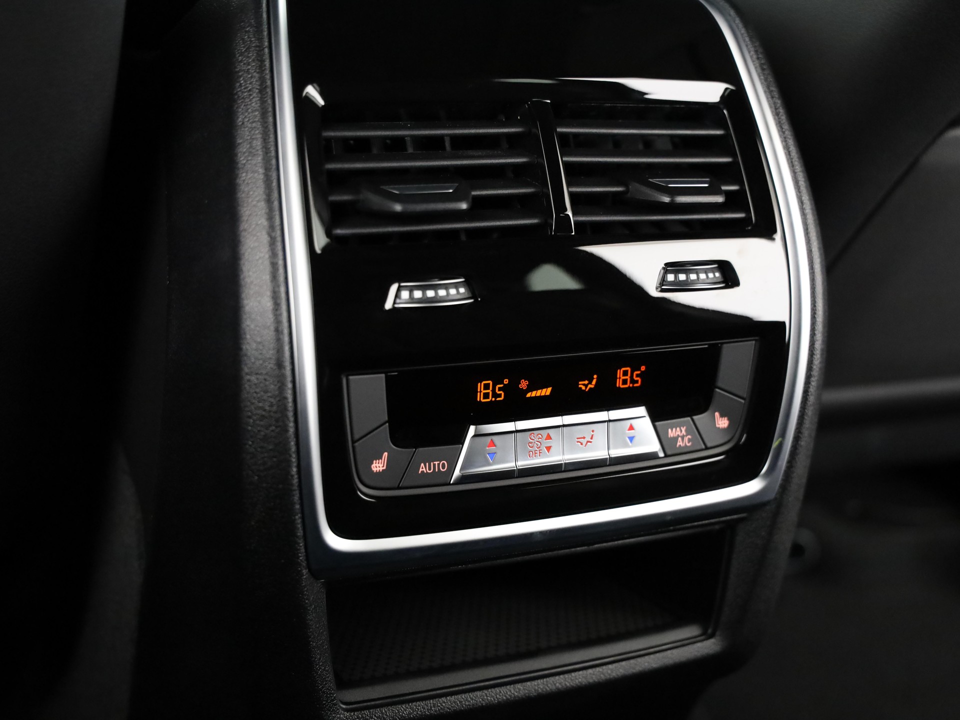BMW X5 M60i xDrive-image-23