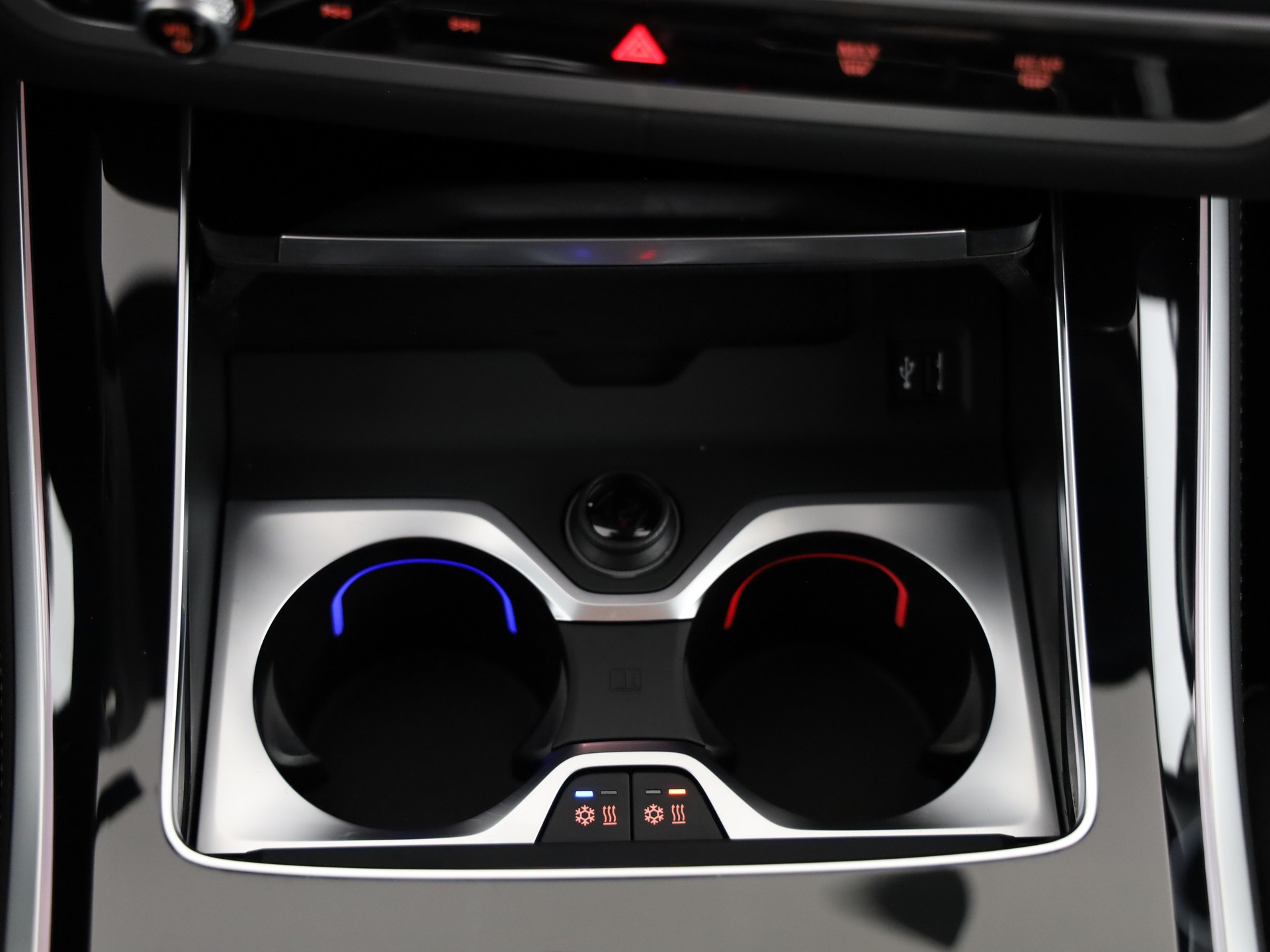 BMW X5 M60i xDrive-image-24