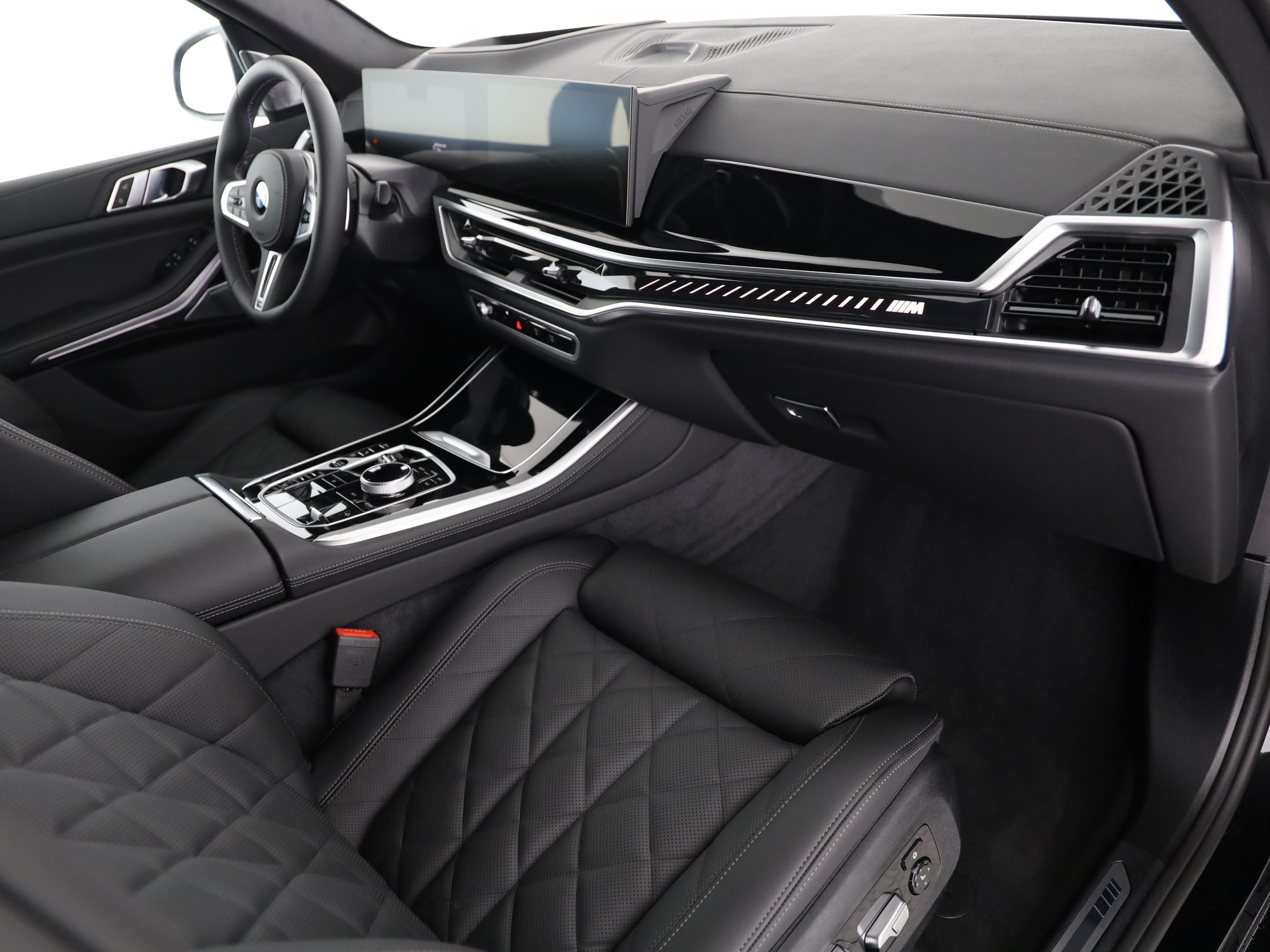 BMW X5 M60i xDrive-image-16