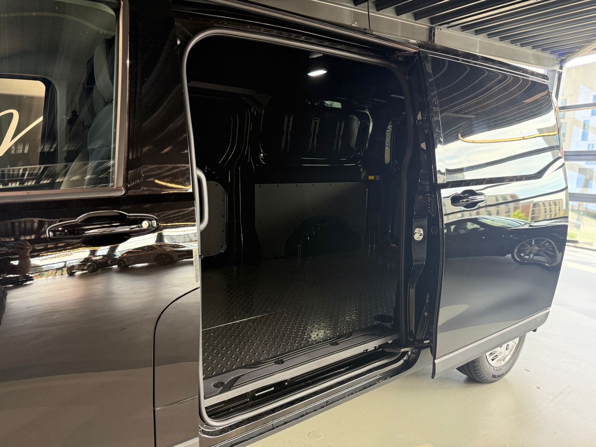 MAXUS Deliver 7 2.0D L2-showroom-element-3