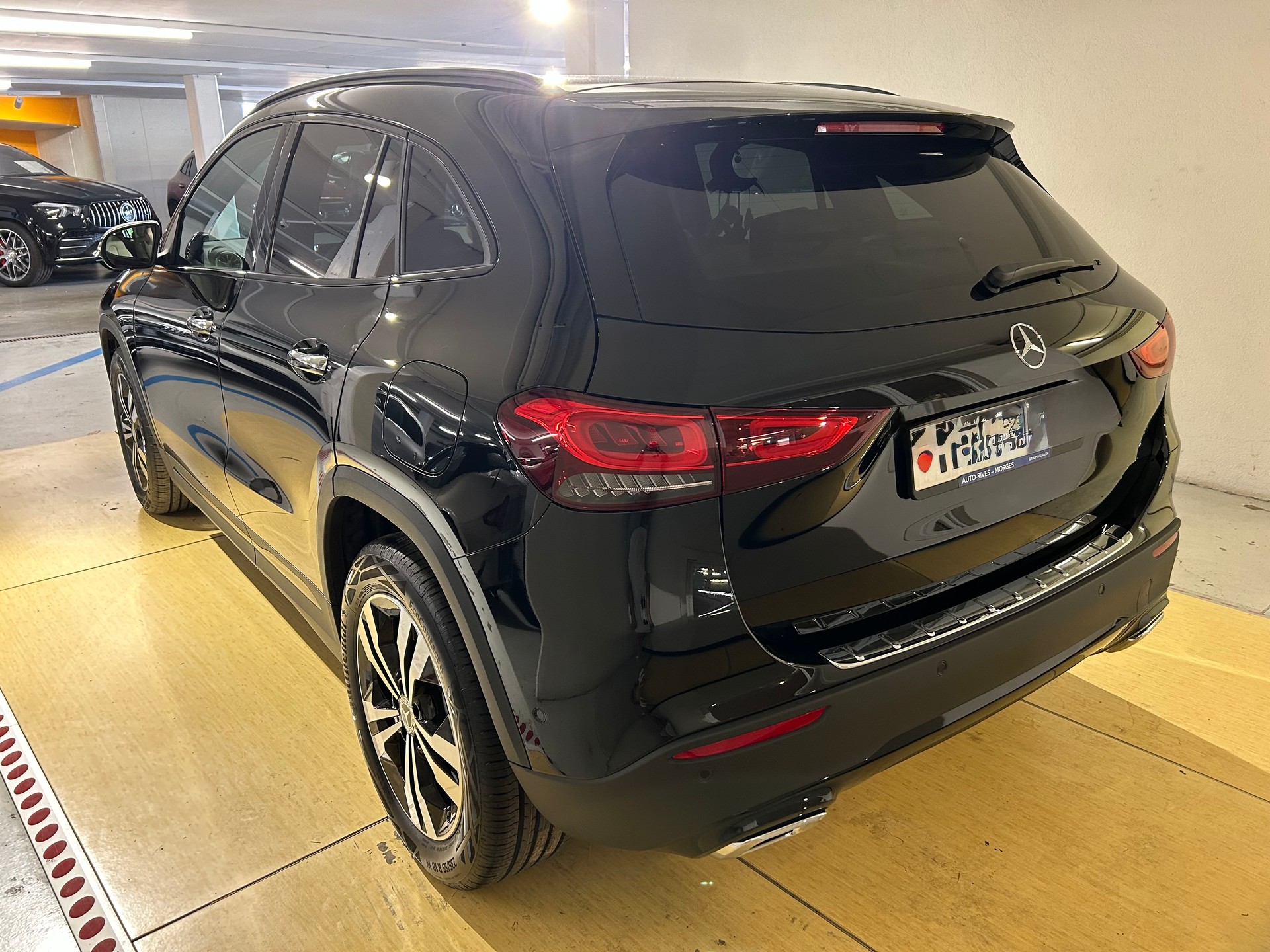 MERCEDES-BENZ GLA 180 Style 7G-DCT-image-3