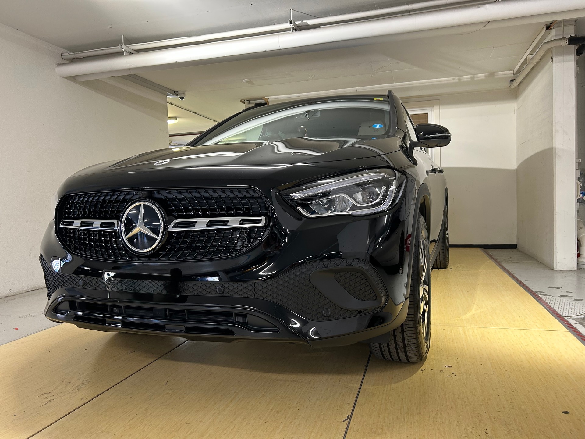 MERCEDES-BENZ GLA 180 Style 7G-DCT-image-2