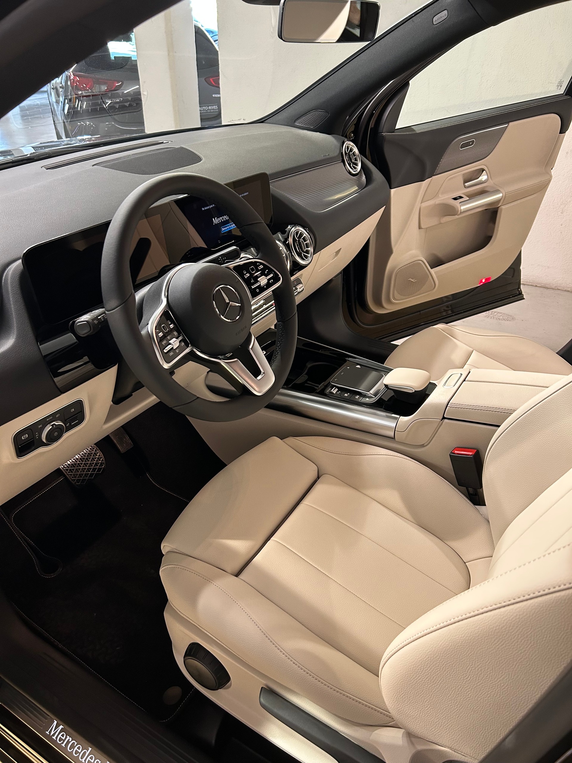MERCEDES-BENZ GLA 180 Style 7G-DCT-image-0