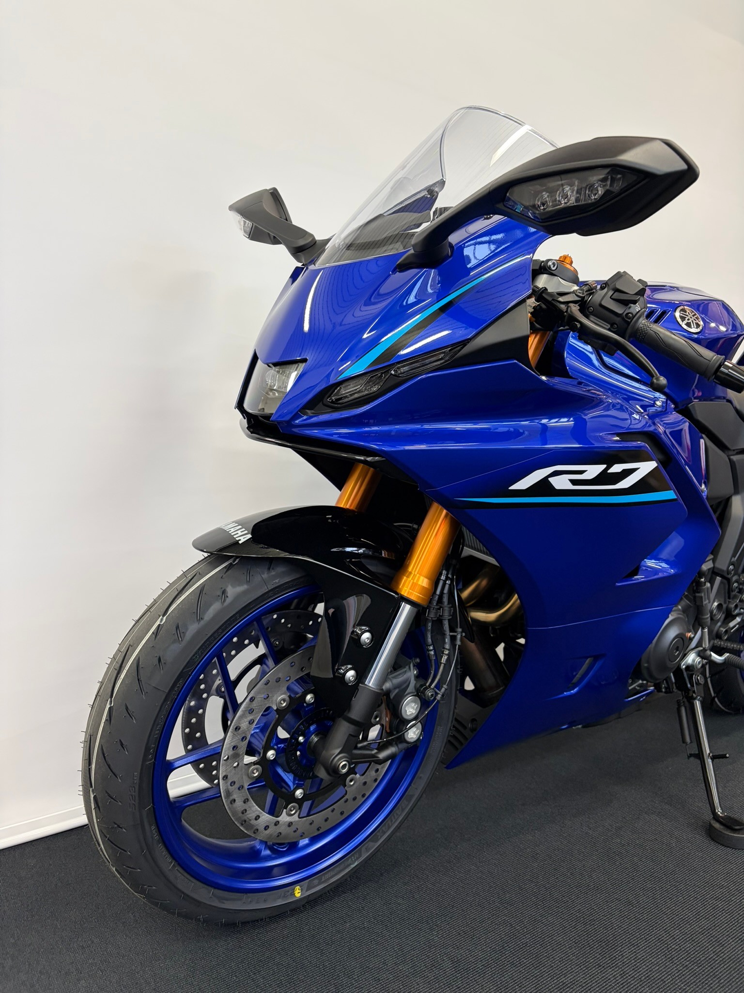 YAMAHA R7 (35KW) 2026-showroom-element-2