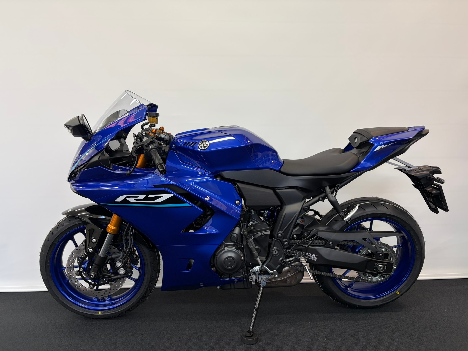 YAMAHA R7 (35KW) 2026-showroom-element-1