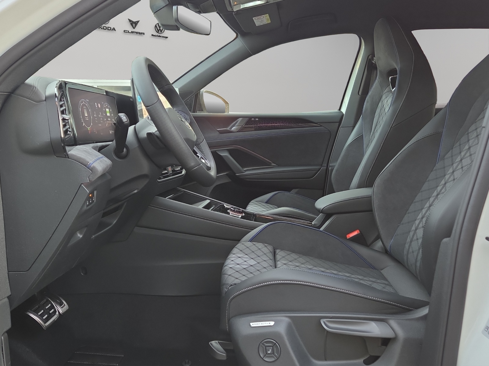 VW Tiguan 2.0 TSI DSG R-Line 4Motion-image-5