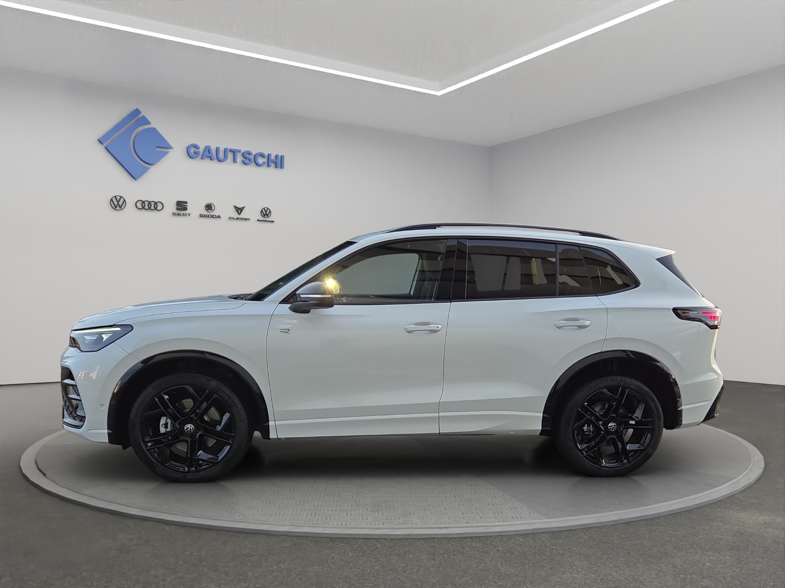 VW Tiguan 2.0 TSI DSG R-Line 4Motion-image-1