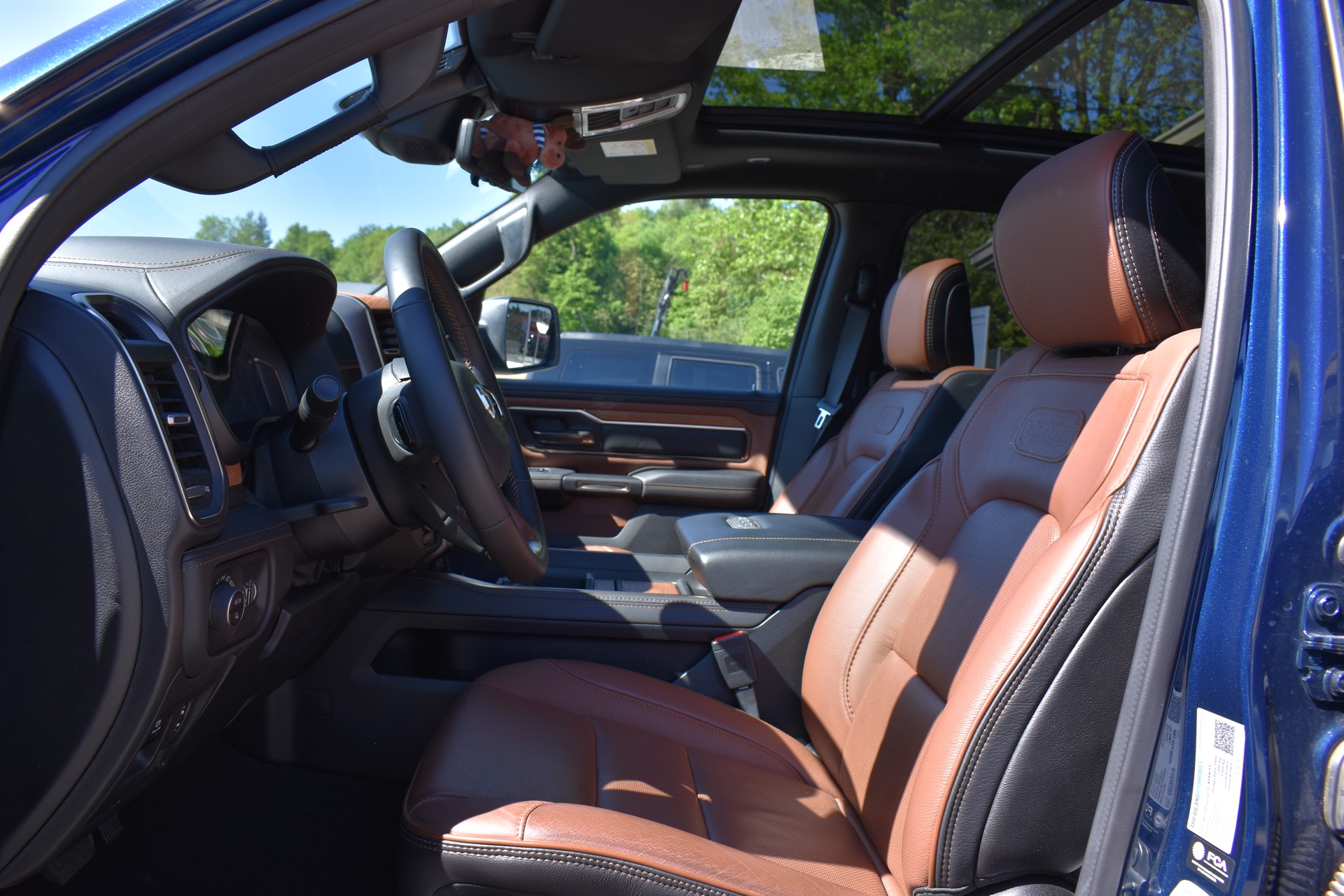 DODGE Ram 1500 Longhorn-image-11