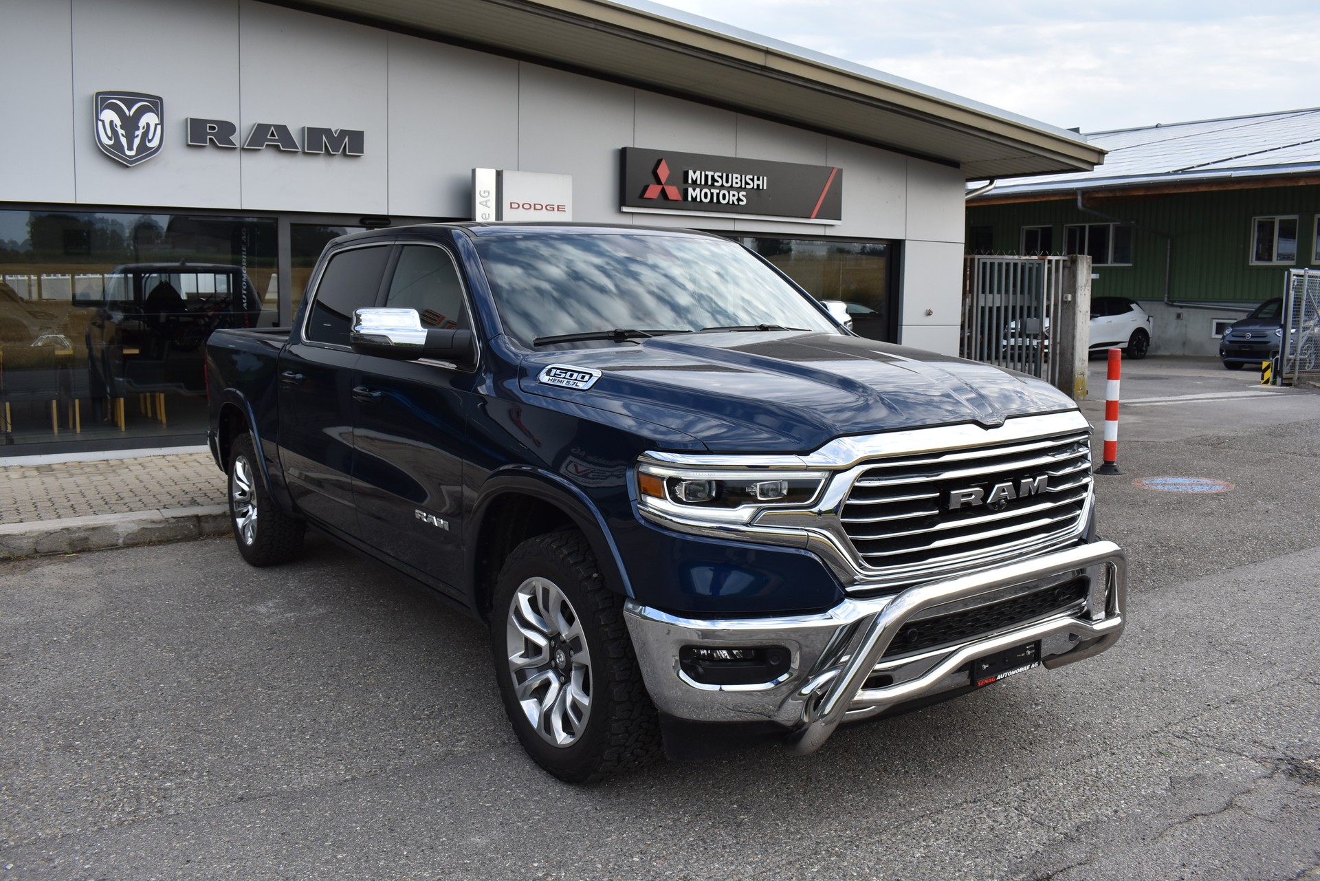 DODGE Ram 1500 Longhorn-image-1