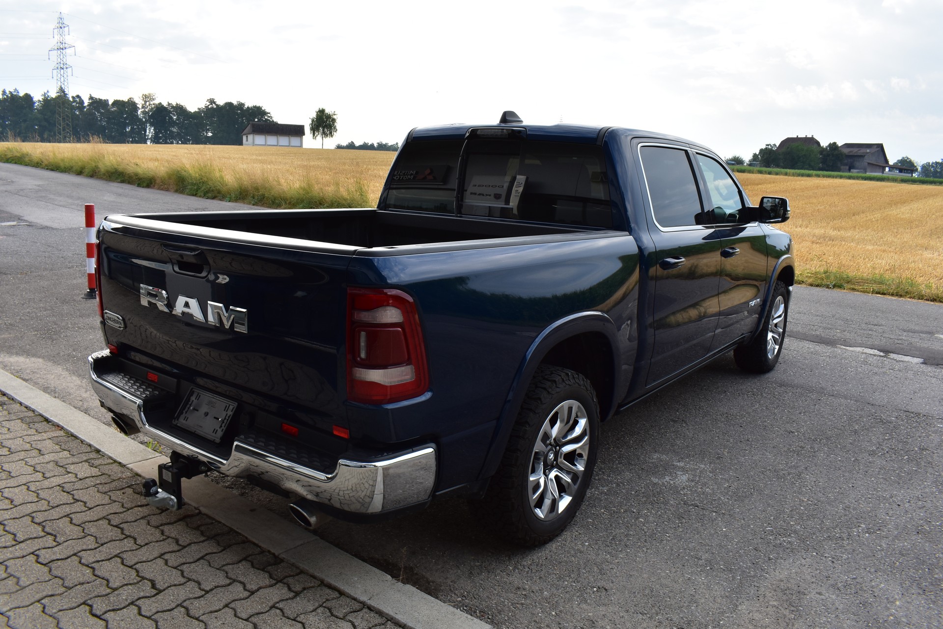 DODGE Ram 1500 Longhorn-image-3