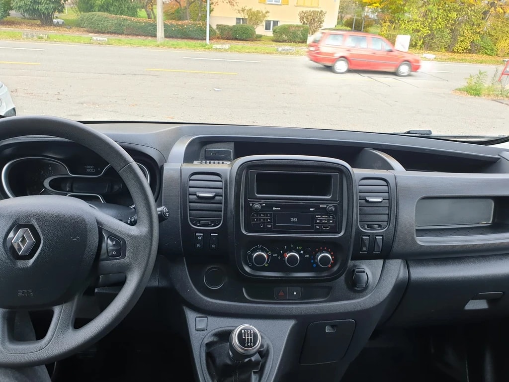 RENAULT Trafic 2.0 dCi 120 3.0t Business L2H1 ** L2 H1 ** Klimaanlage ** 3-Plätzer ** Werkstatt-Einrichtung Holz ** Frisch Ab MFK **-image-9