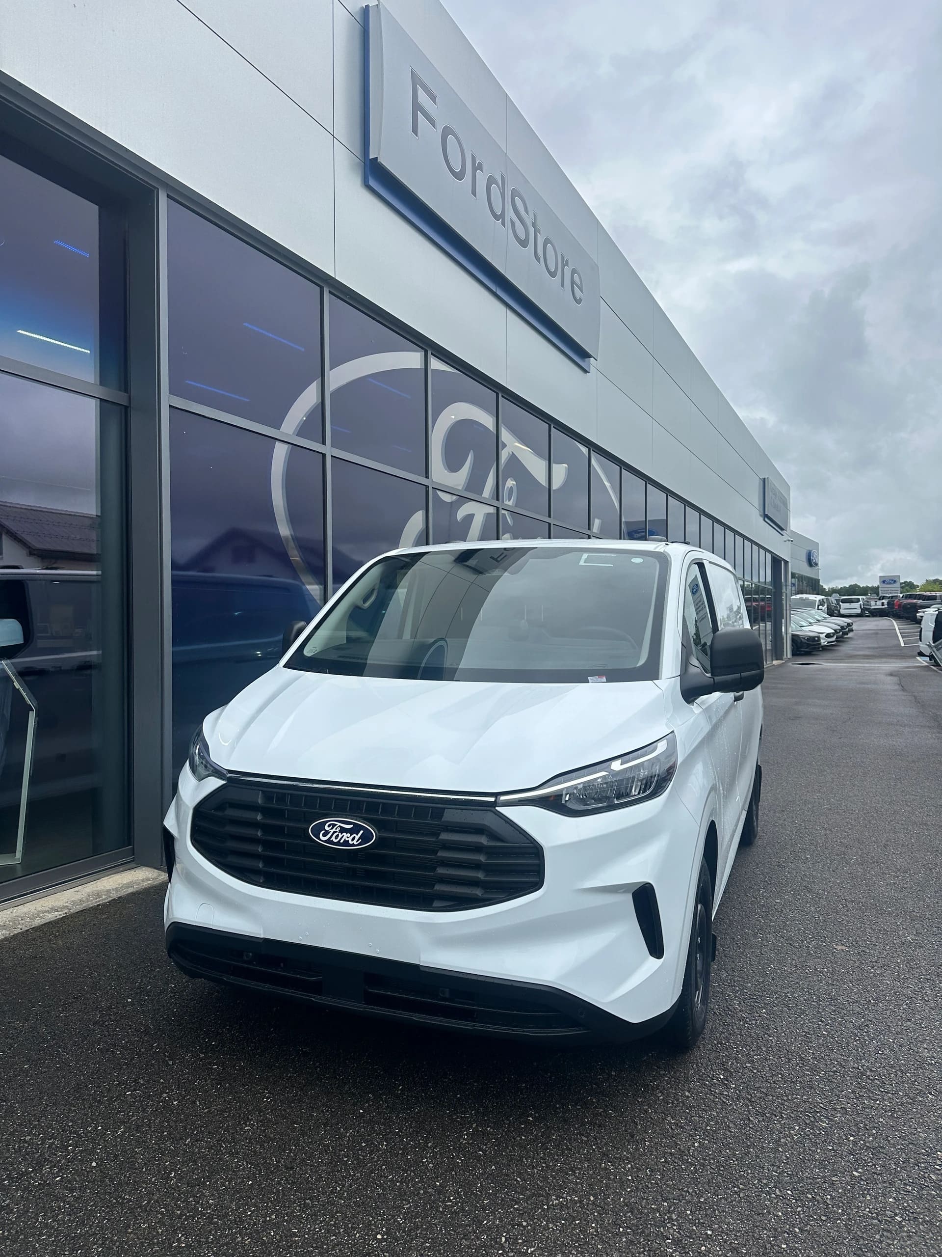 FORD Transit Custom Van 320 L1 2.0 EcoBl Trend/136CV/4x4 Aut.-image-0