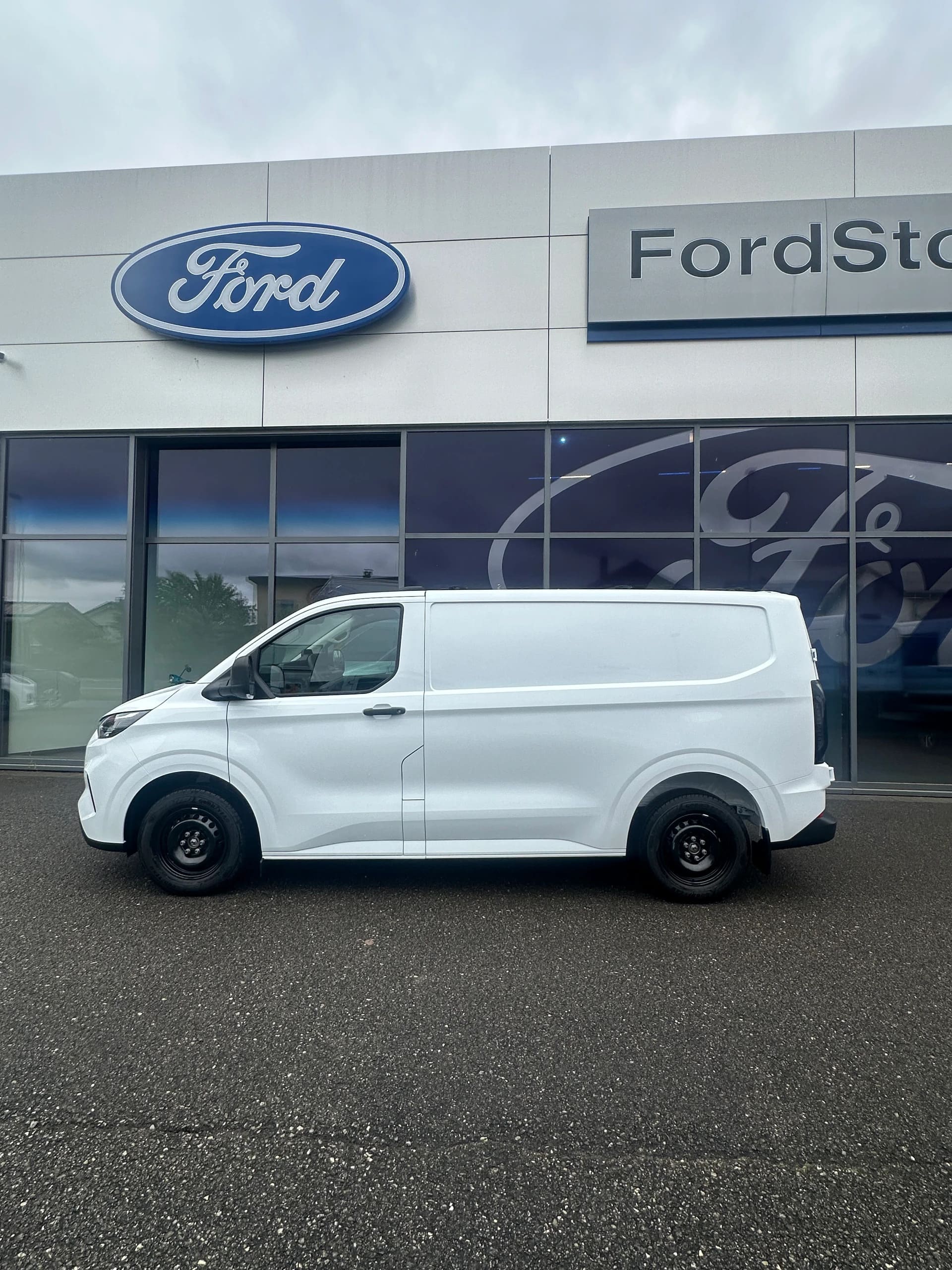 FORD Transit Custom Van 320 L1 2.0 EcoBl Trend/136CV/4x4 Aut.-image-2