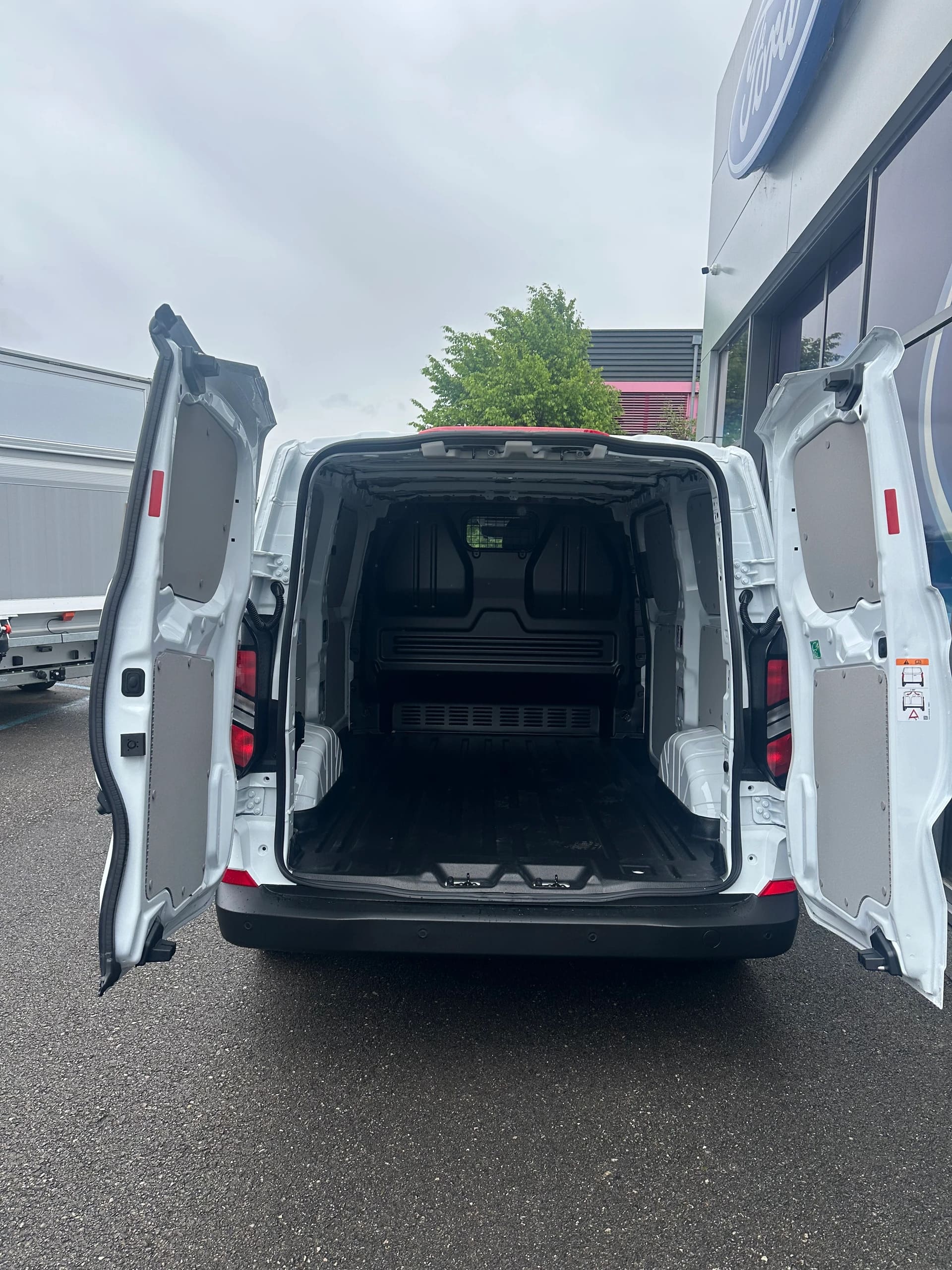 FORD Transit Custom Van 320 L1 2.0 EcoBl Trend/136CV/4x4 Aut.-image-5