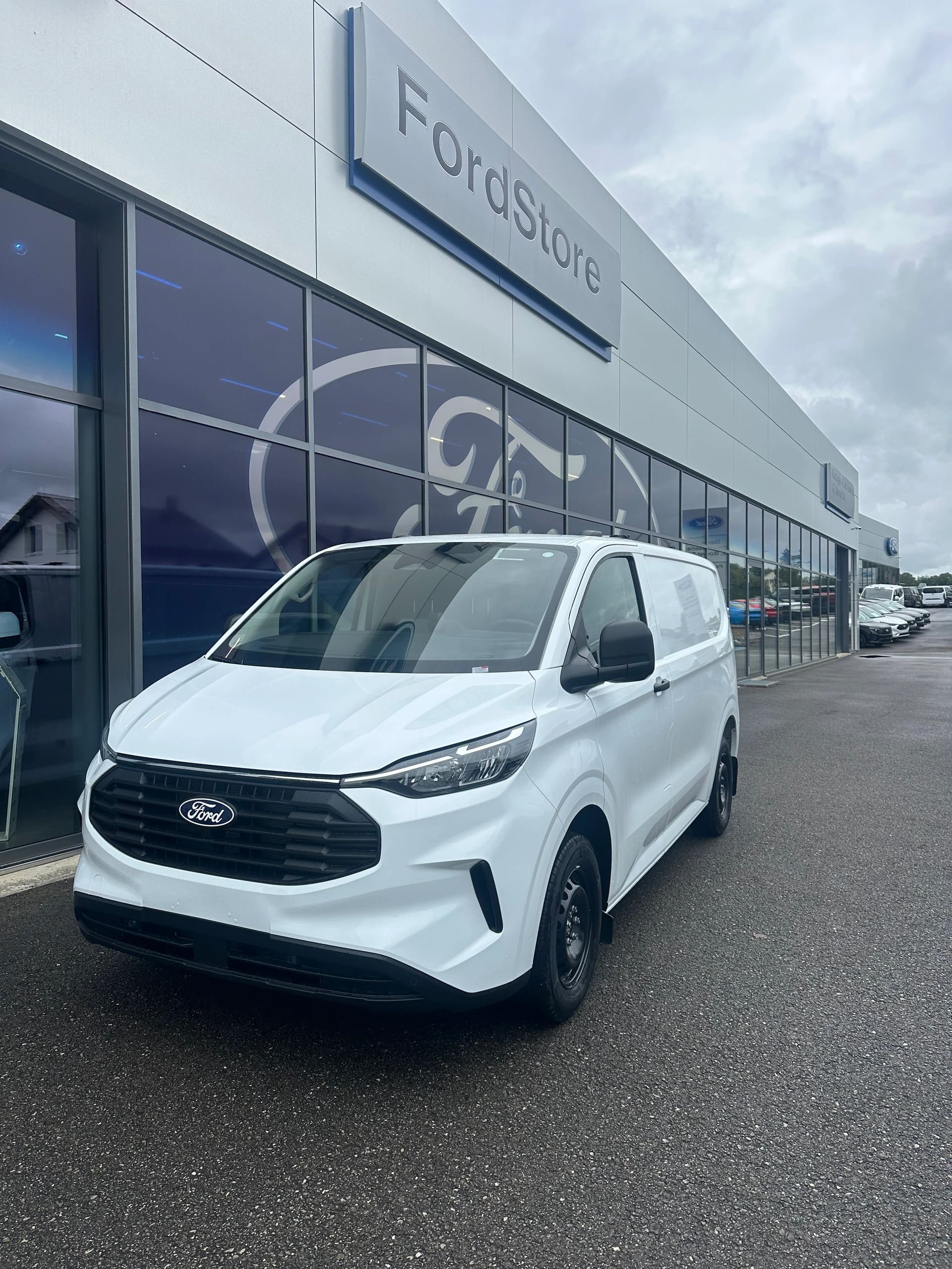 FORD Transit Custom Van 320 L1 2.0 EcoBl Trend/136CV/4x4 Aut.-image-1