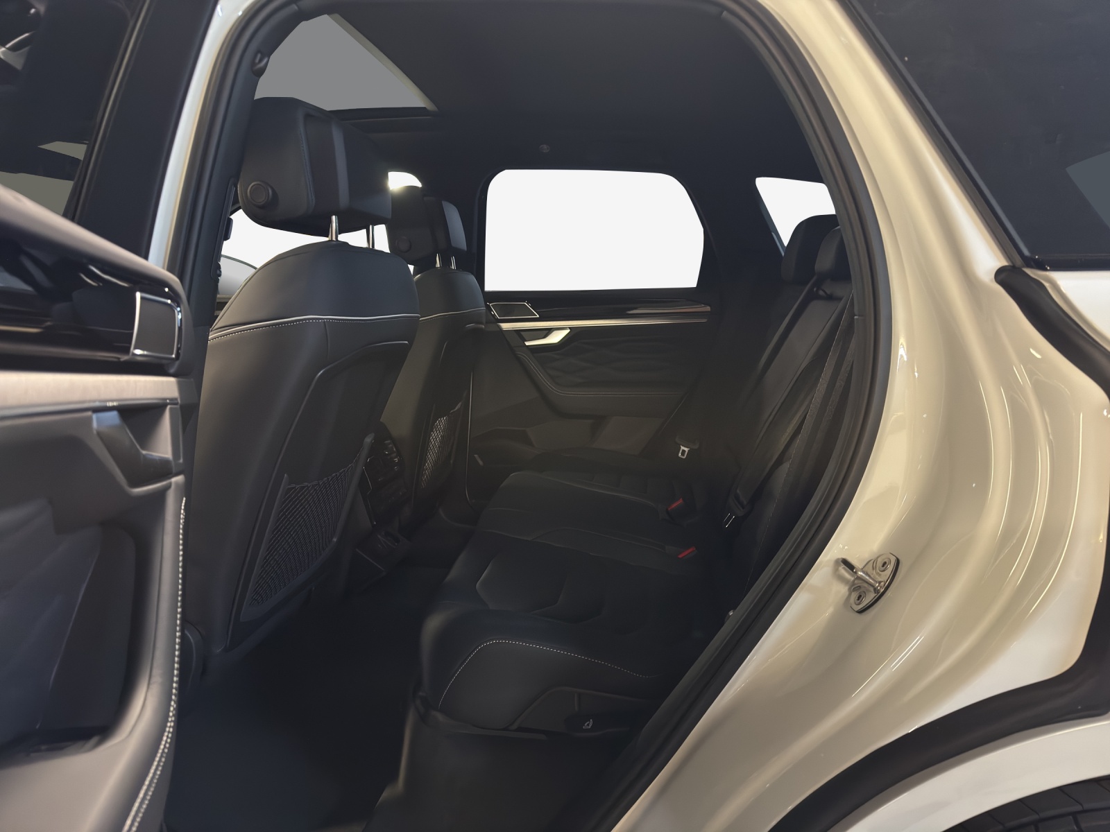 VW Touareg 3.0 TDI R-Line Final Edition Tiptronic-image-11
