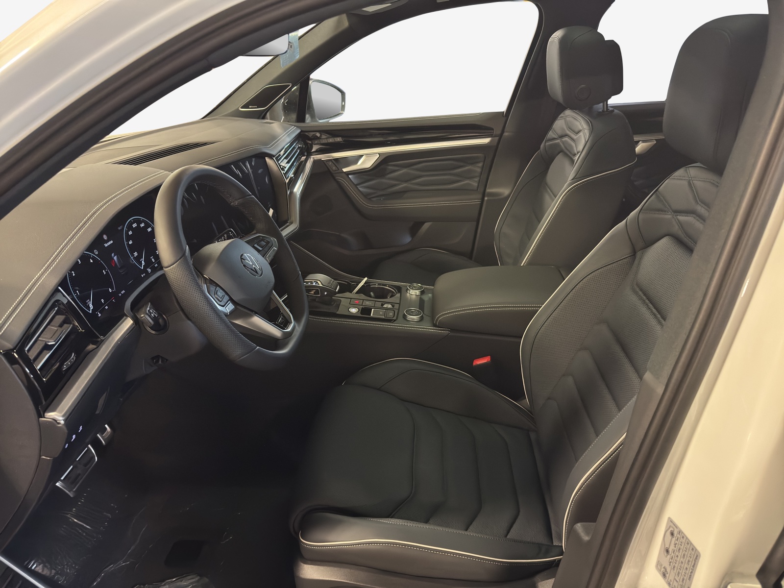 VW Touareg 3.0 TDI R-Line Final Edition Tiptronic-image-7