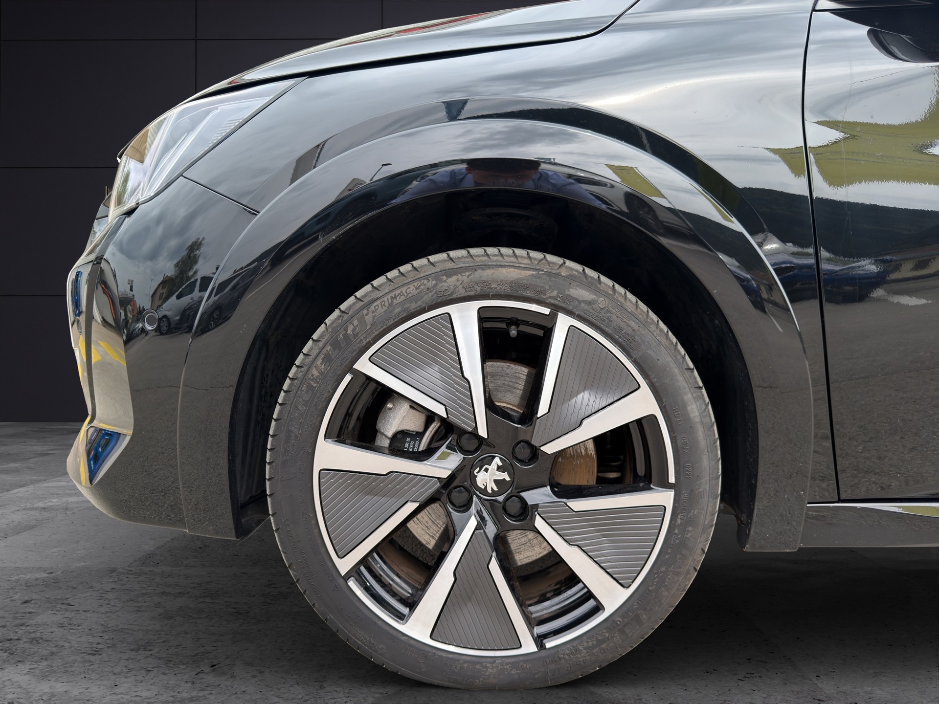 PEUGEOT 208-image-4