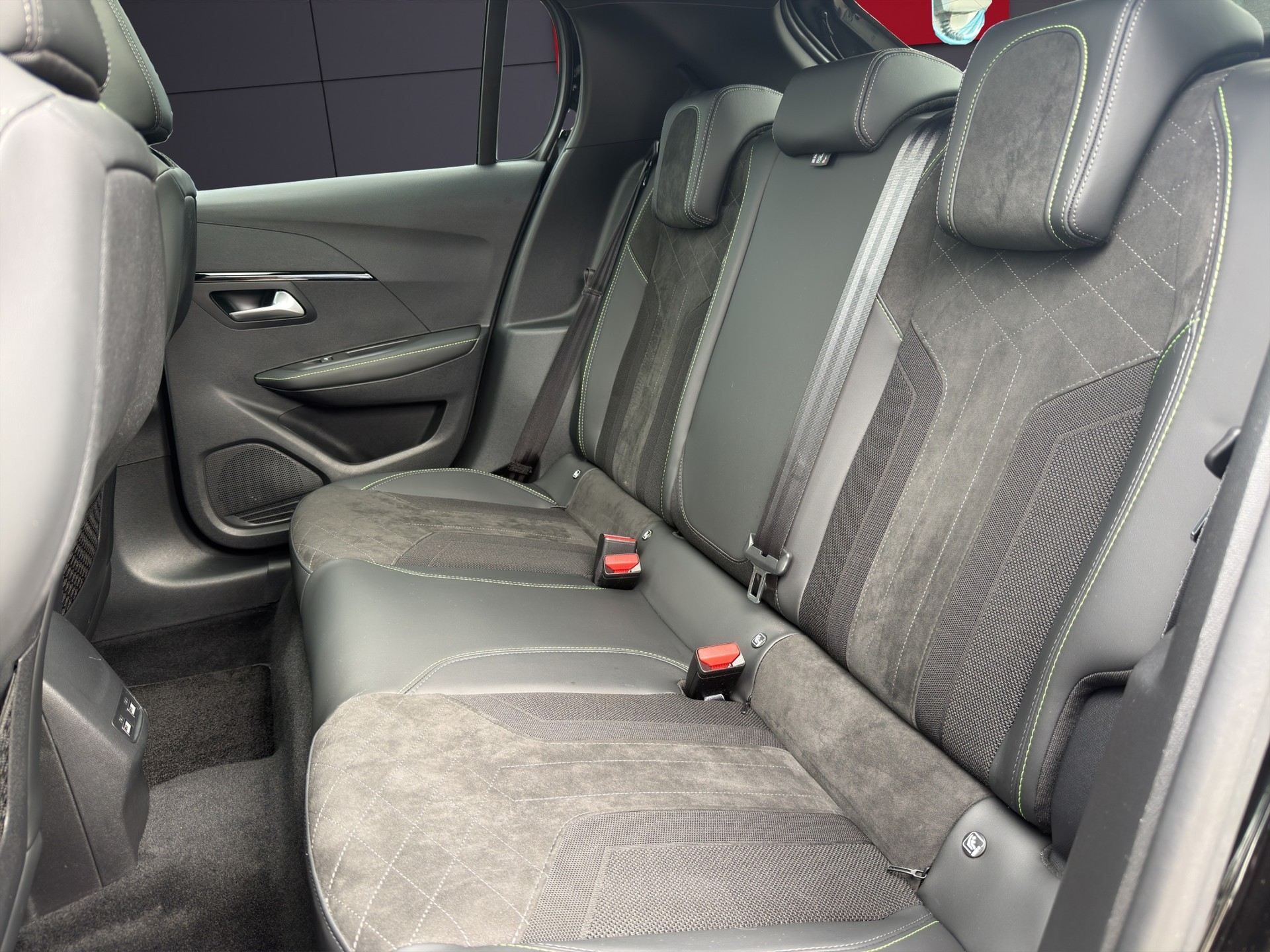 PEUGEOT 208-image-6