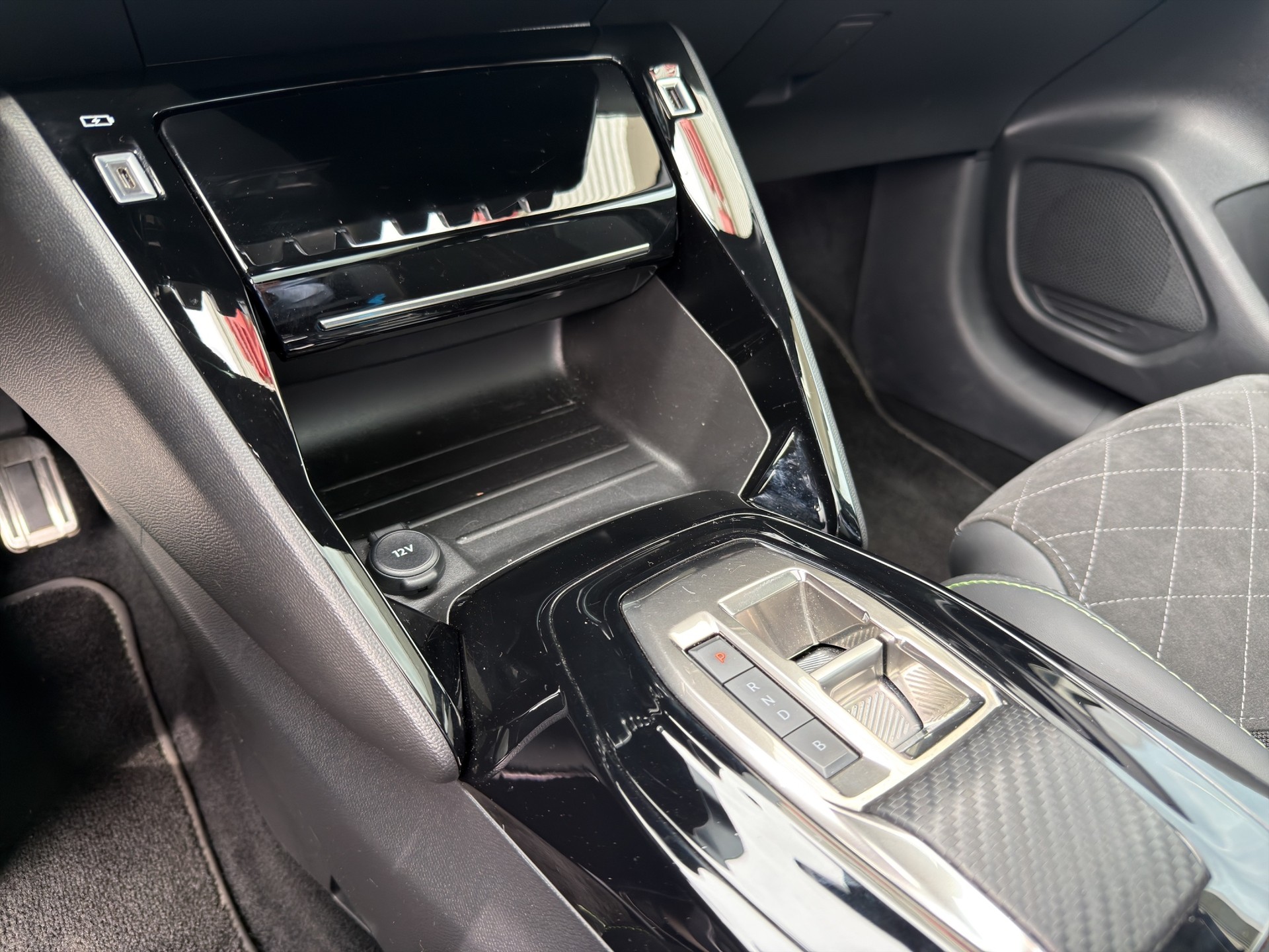 PEUGEOT 208-image-10