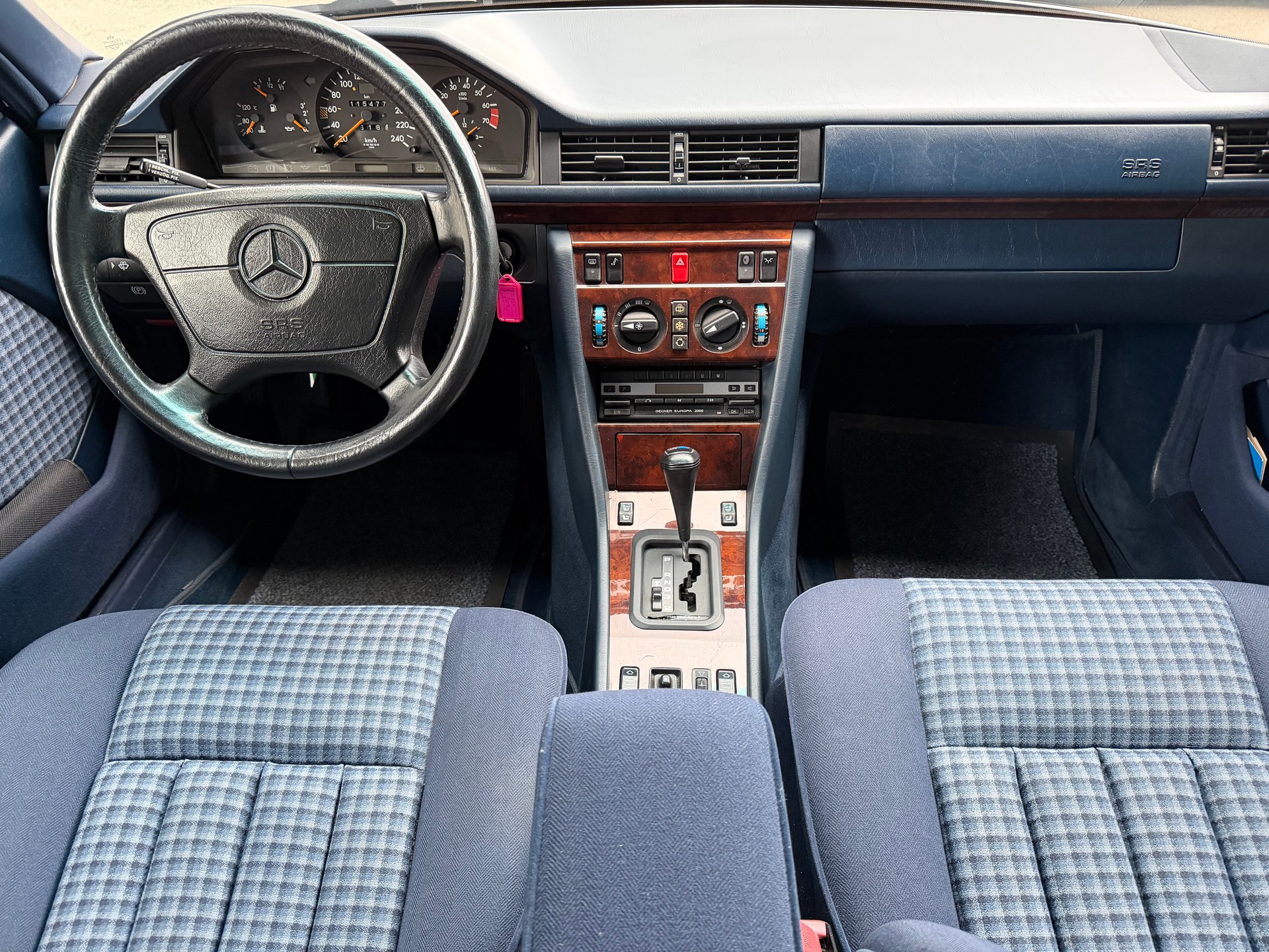 MERCEDES-BENZ 300 CE-image-10