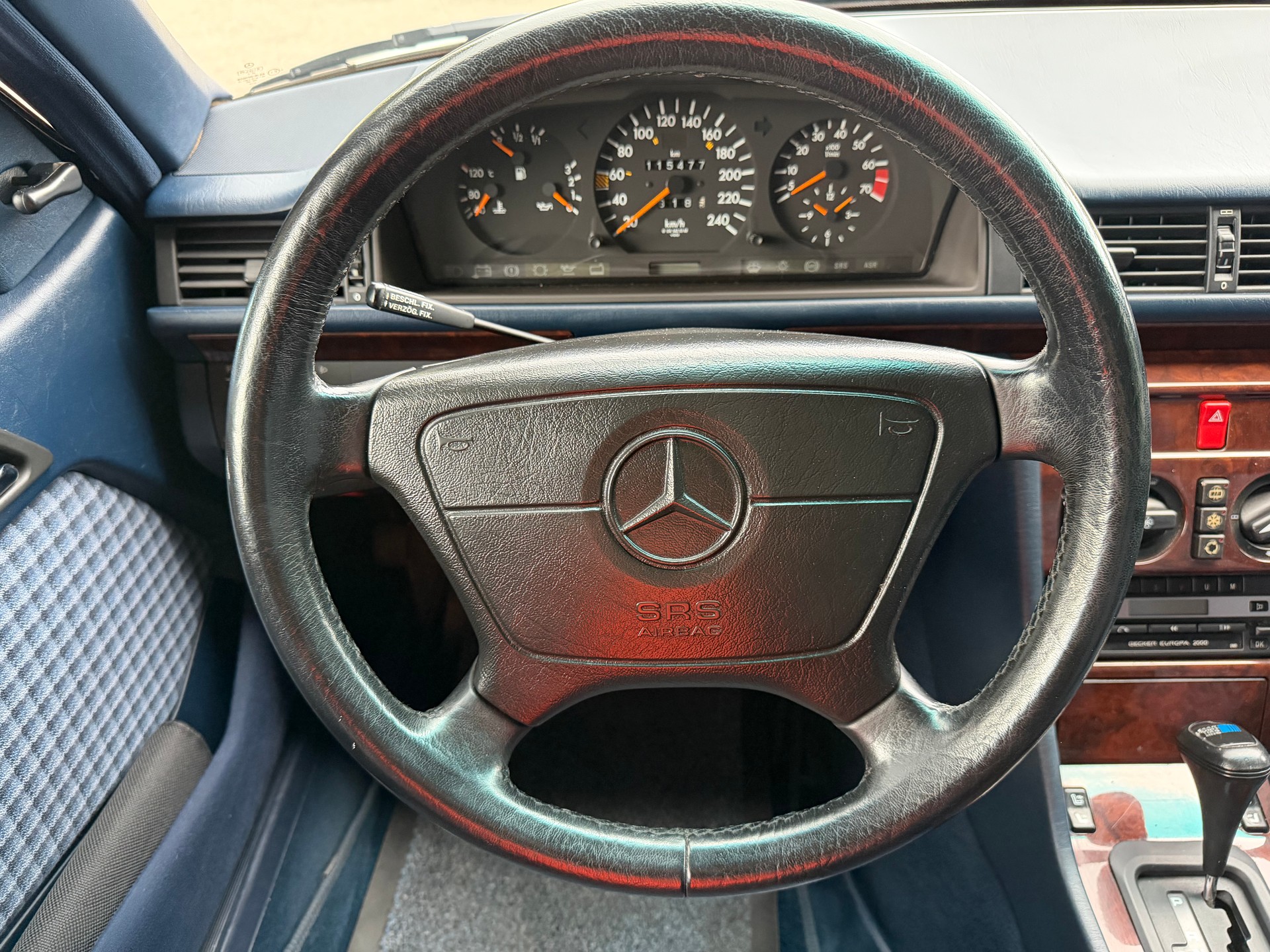 MERCEDES-BENZ 300 CE-image-9